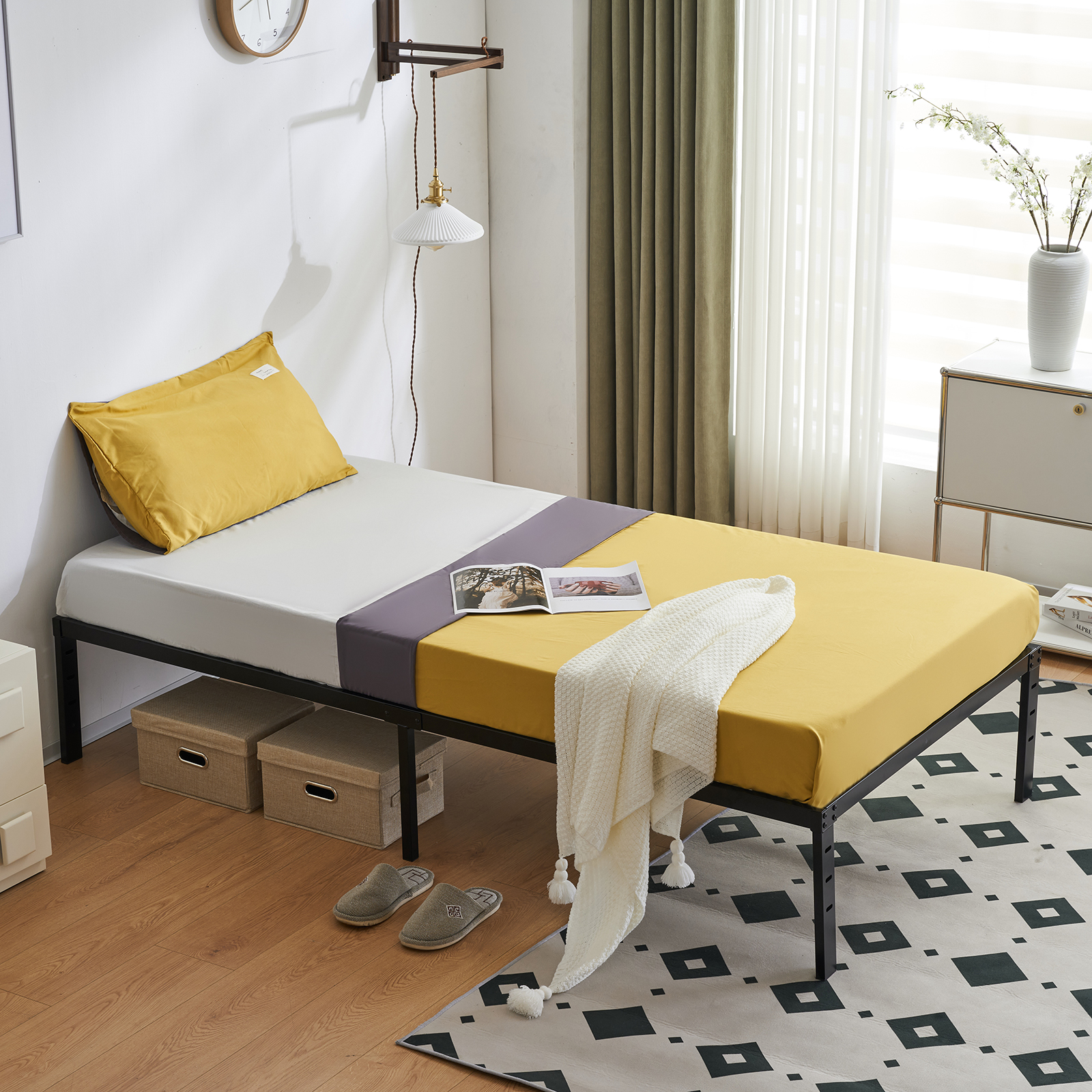 Roxona Simple Basic Iron Bed Frame Iron Bed 190.5*96.5*35.5cm Bed Height 14