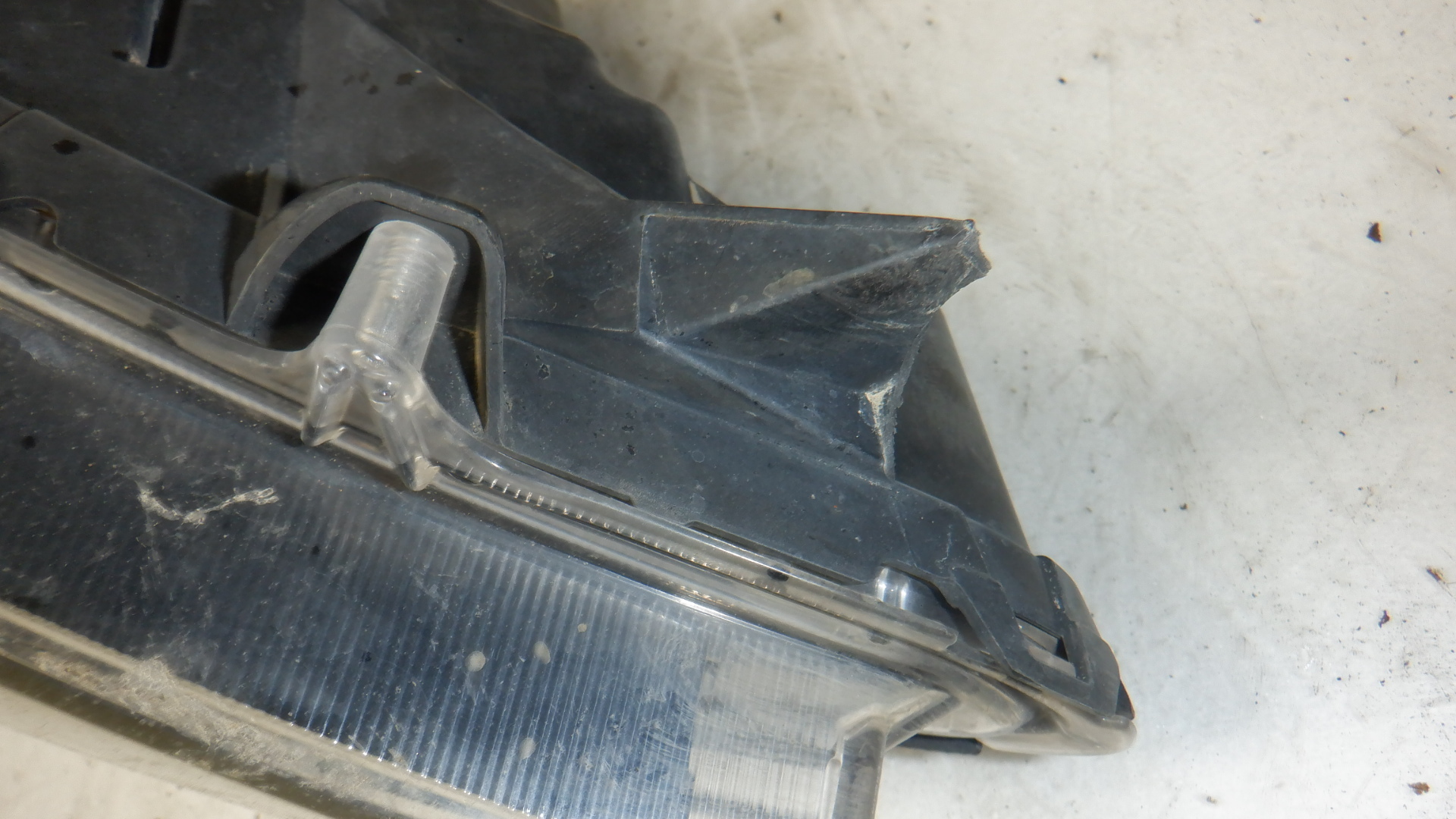 Pre-Owned 2015-2020 Toyota Sienna Passenger Head Light Lamp OEM LKQ (Good)