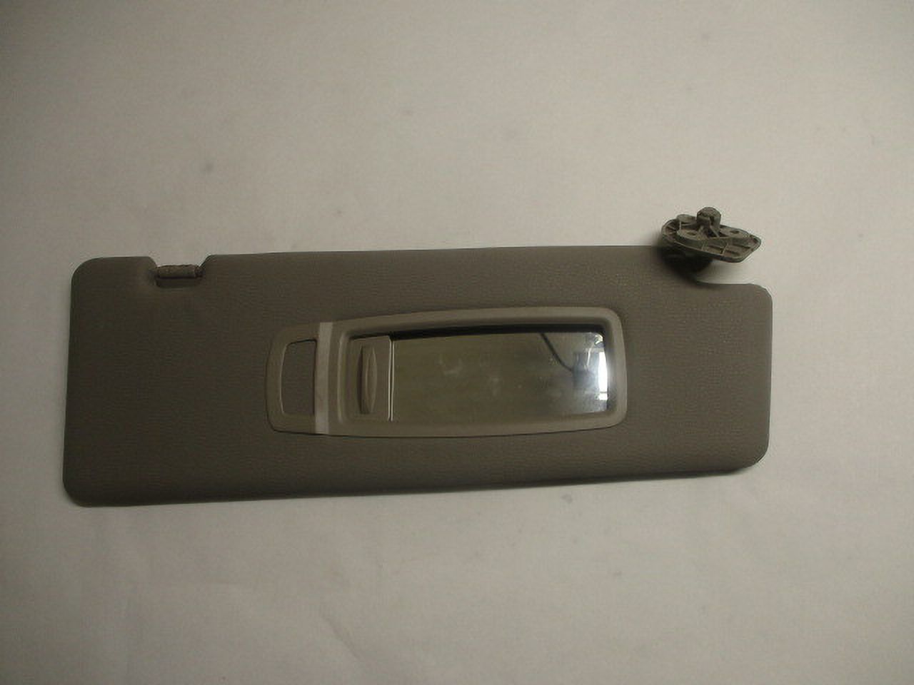 Pre-Owned BMW X5 X5M RH Passenger Sunvisor Sun Visor w/Mirror OEM LKQ (Good)