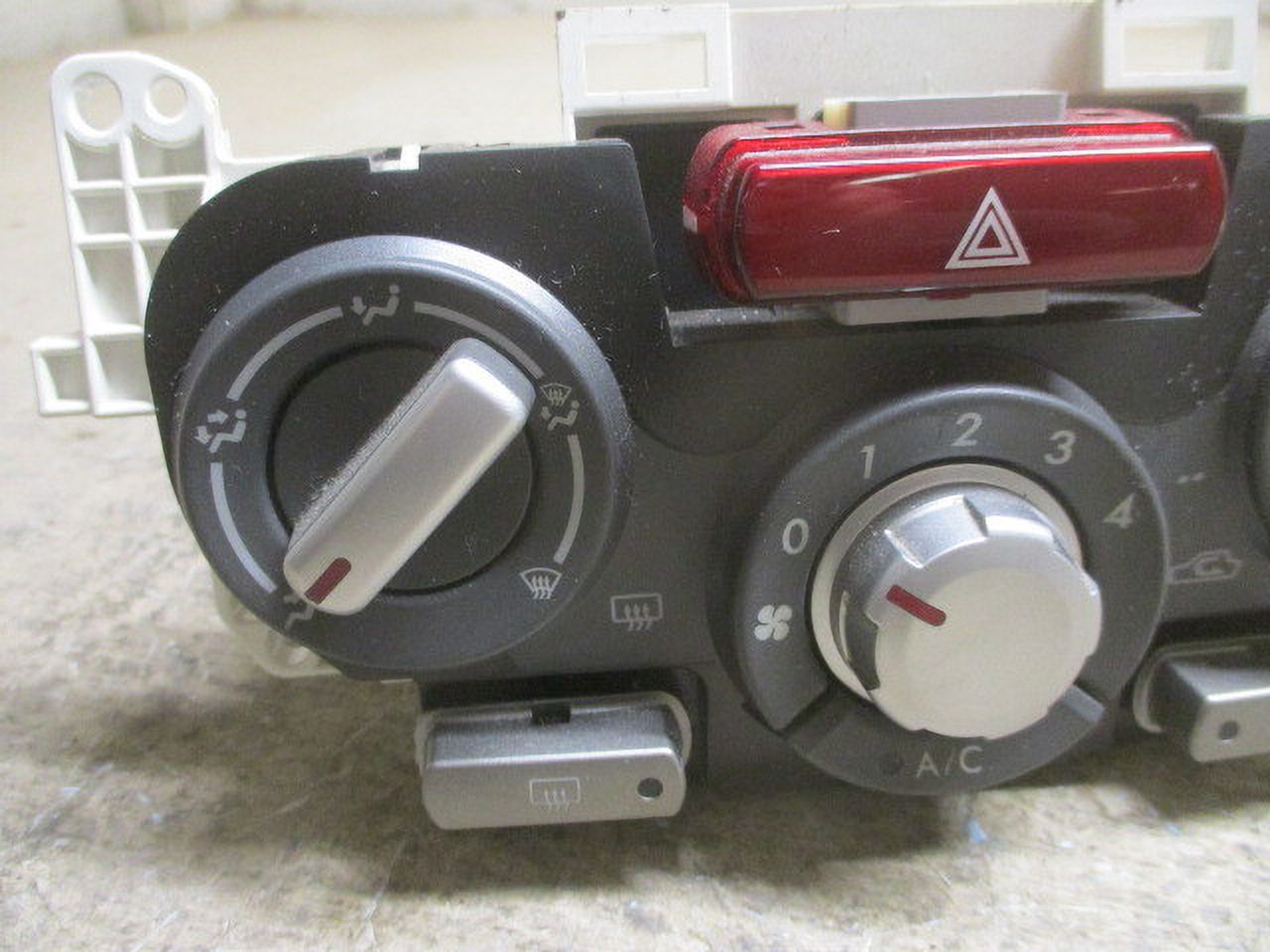 Pre-Owned 2009-2013 Subaru Forester Manual Climate AC Heater Temperature Control OEM LKQ (Good)