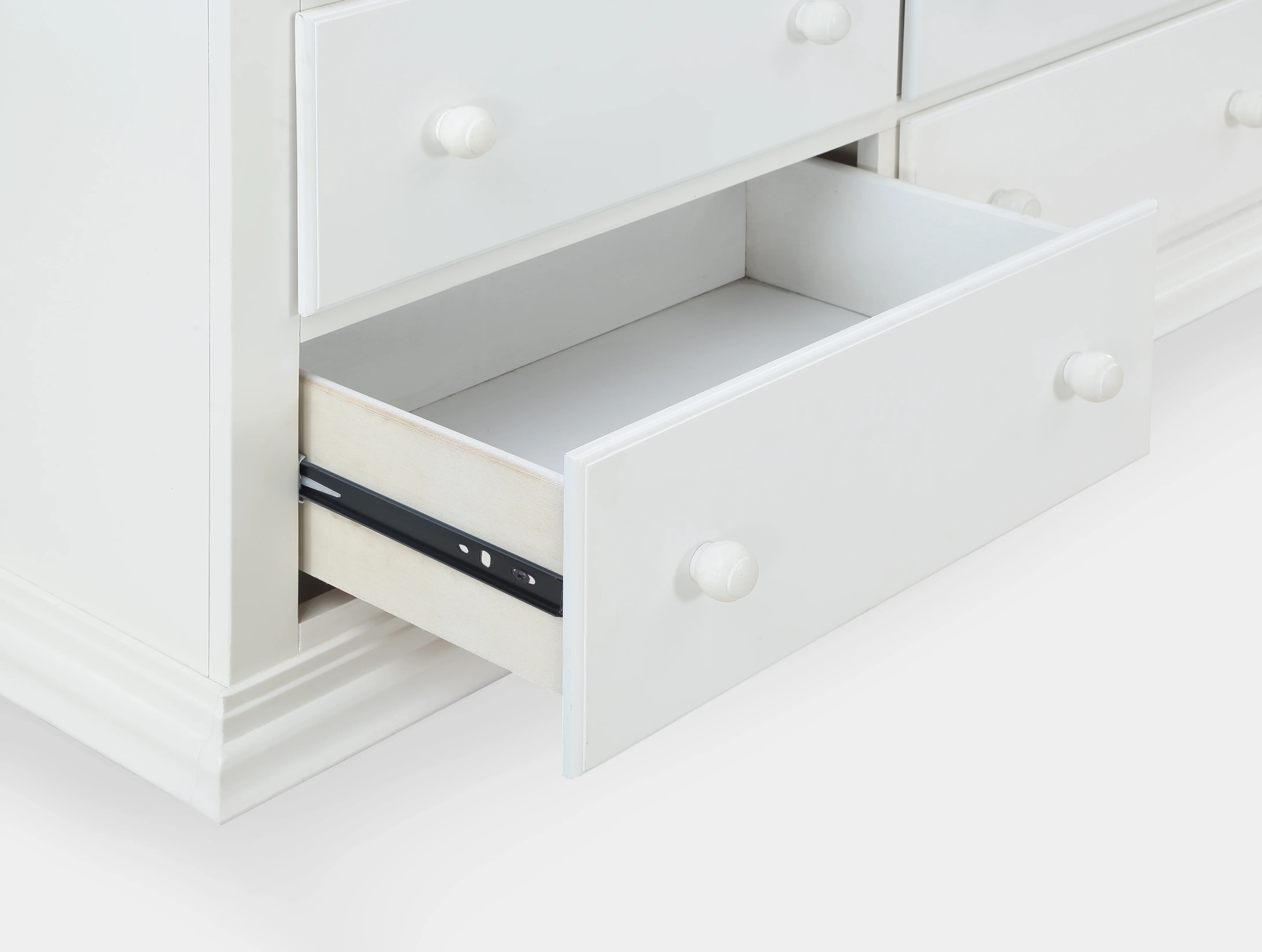 Suite Bebe Hayes 6-Drawer Traditional Wood Double Dresser in White