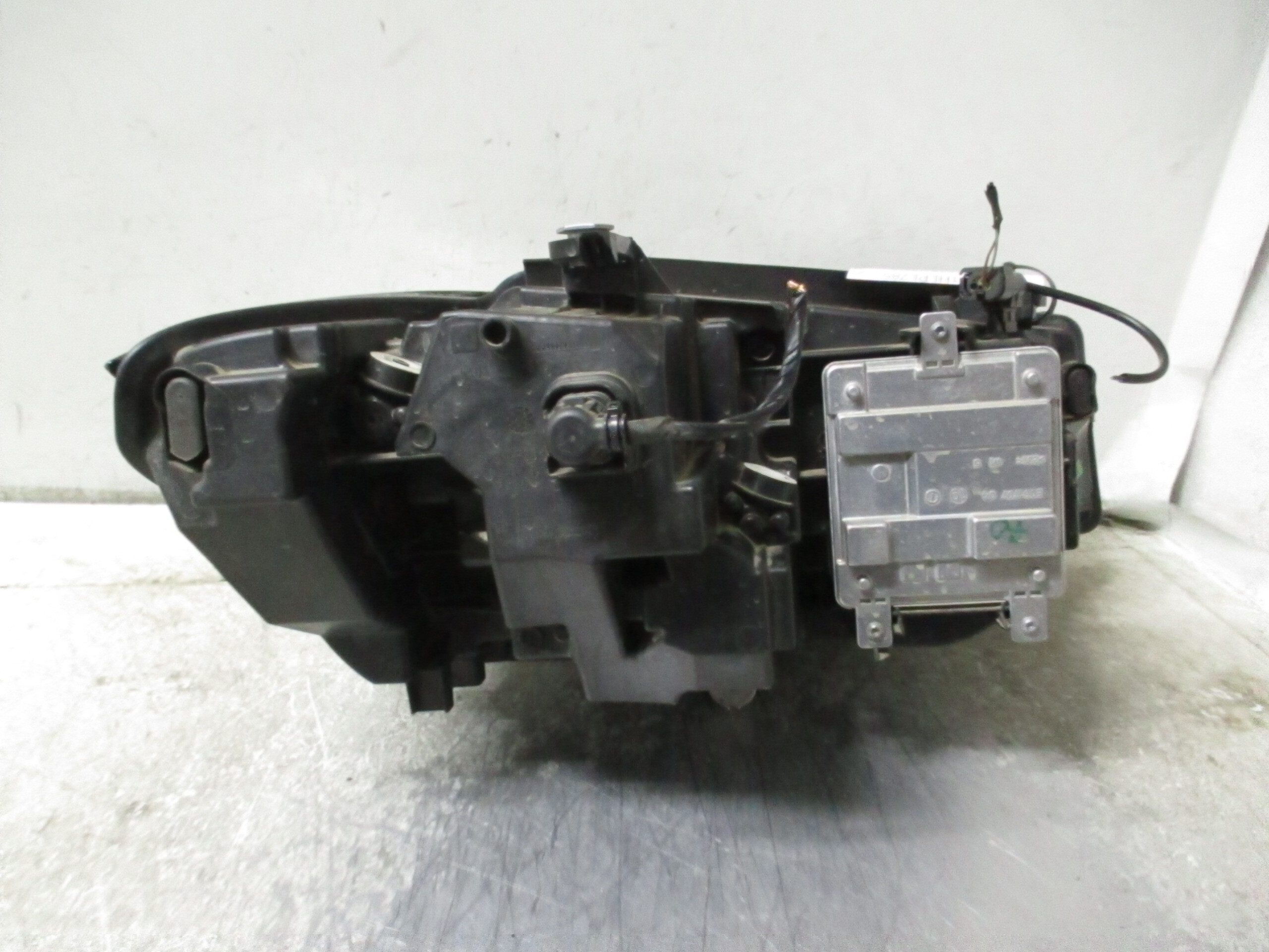 Pre-Owned 2019 BMW 330i Driver LH Head Light Lamp OEM (Good)