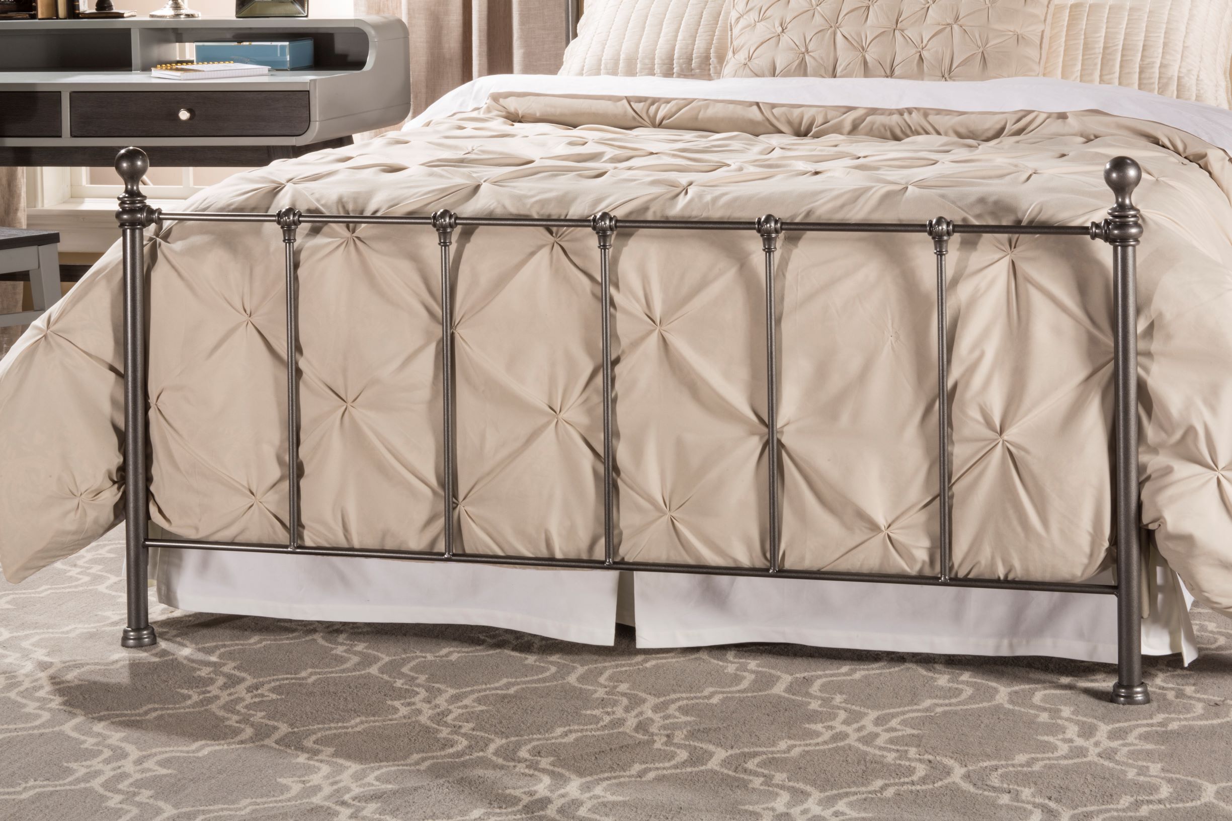 Hillsdale Furniture Molly Queen Metal Bed, Black Steel