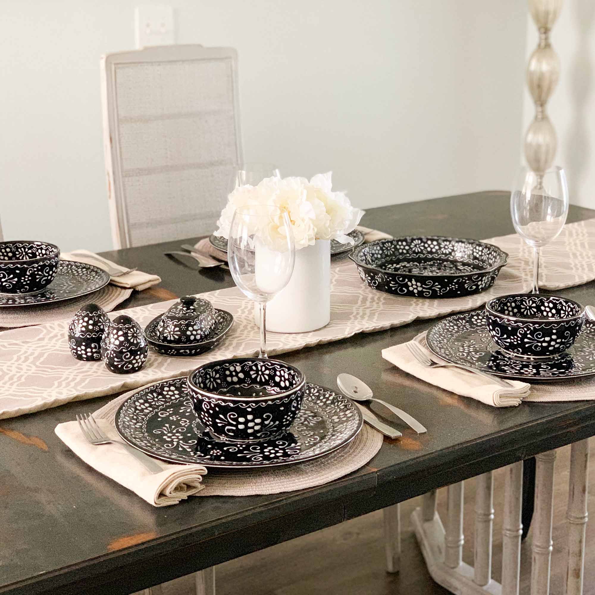 Mexican Pottery Set of Large Dinner Plates, Ink