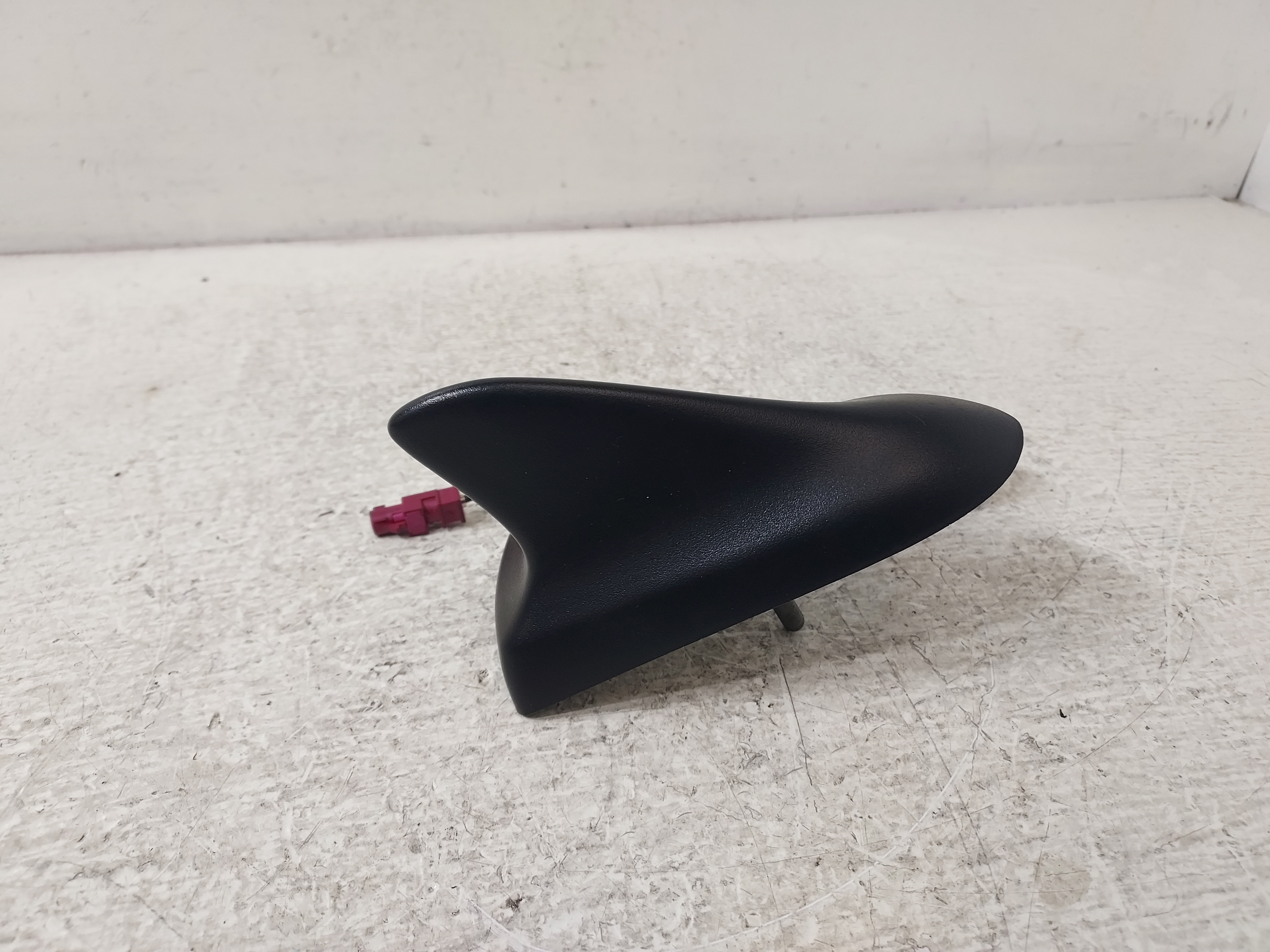 Pre-Owned 2011 Chevrolet Camaro Roof Mount Radio Antenna OEM LKQ (Good)