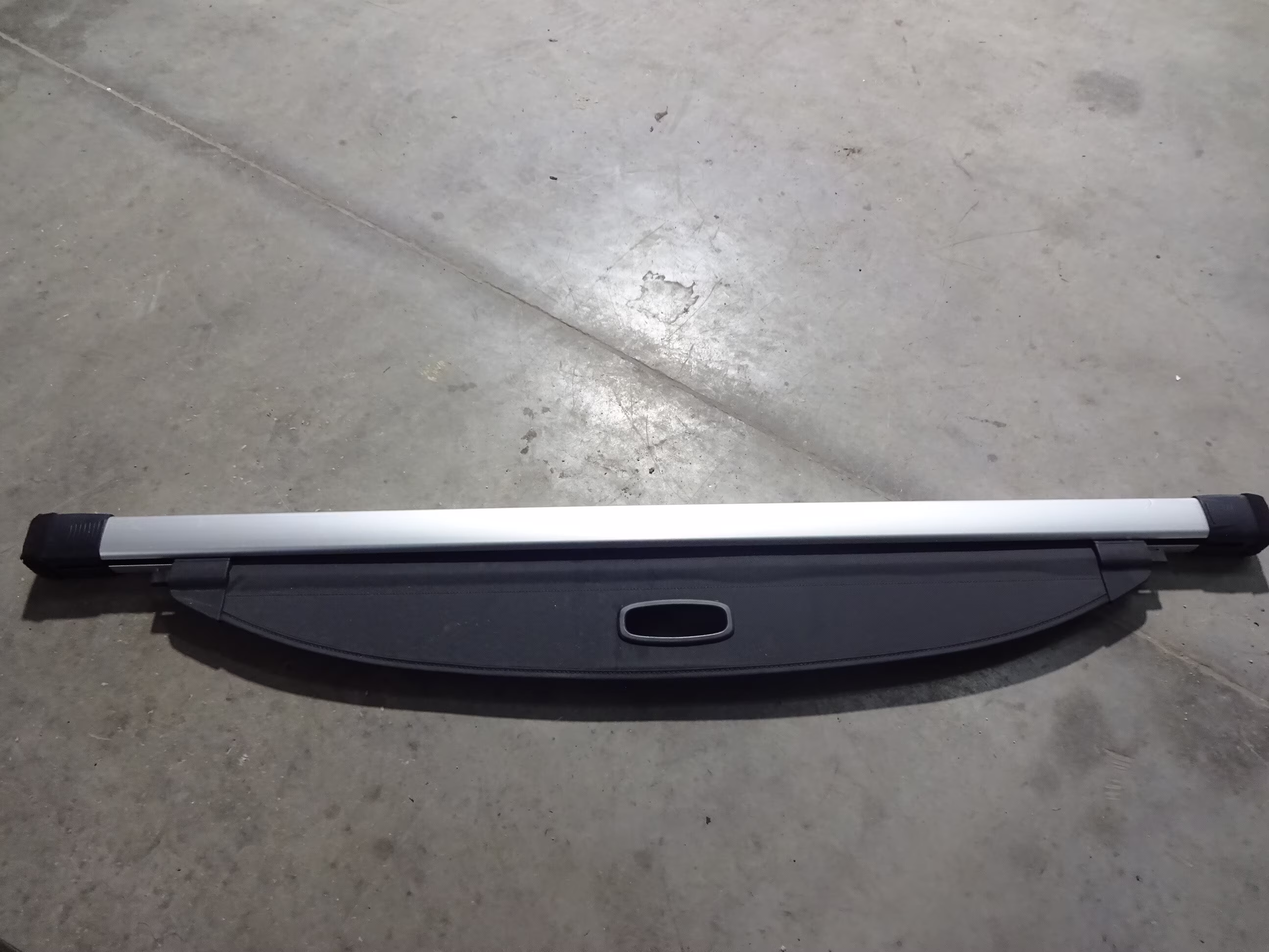 Pre-Owned 2017 Hyundai Santa Fe Rear Retractable Cargo Cover OEM (Good)