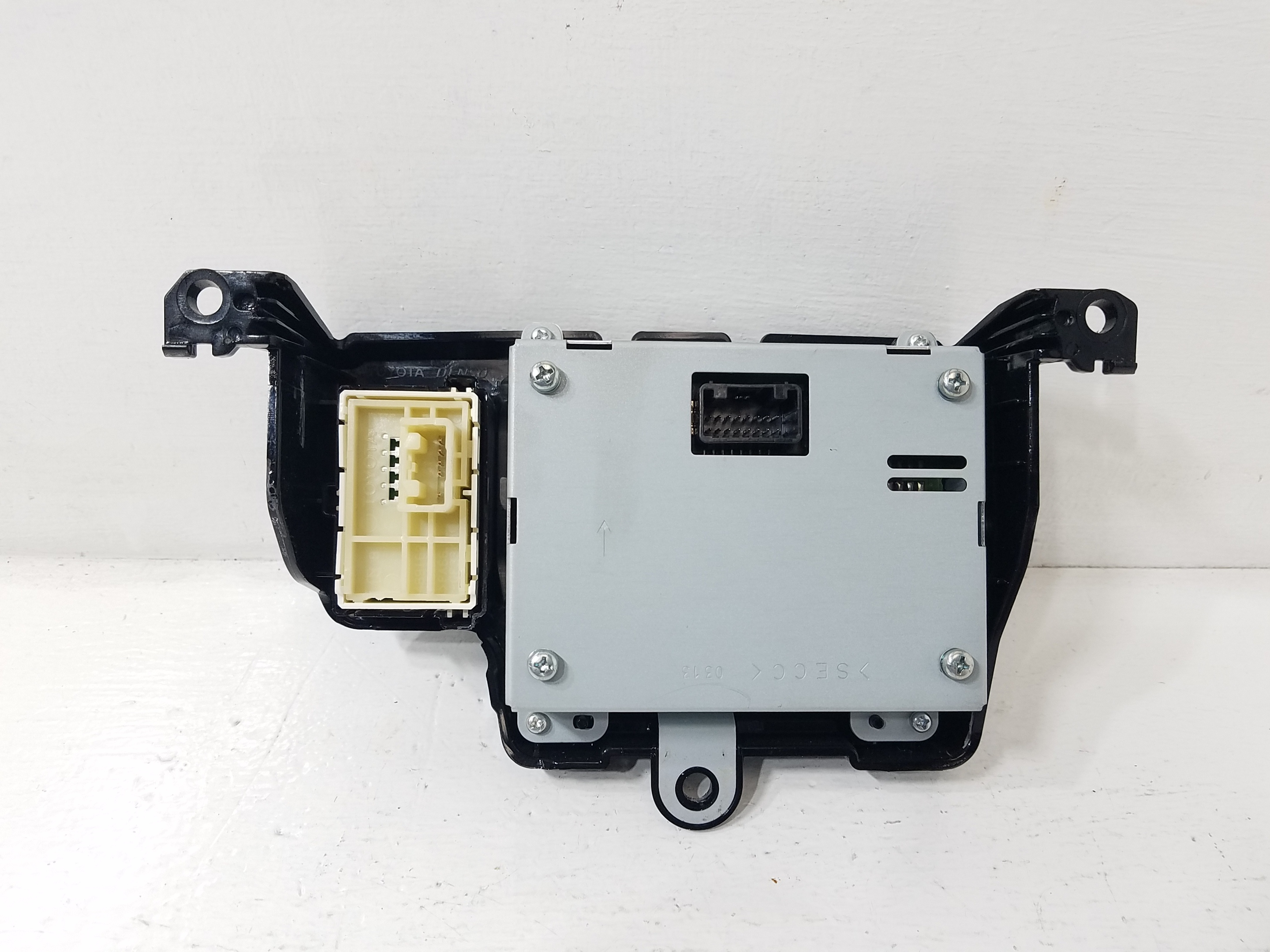 Pre-Owned 2011-2014 Toyota Sienna Upper Information Display Screen OEM LKQ (Good)