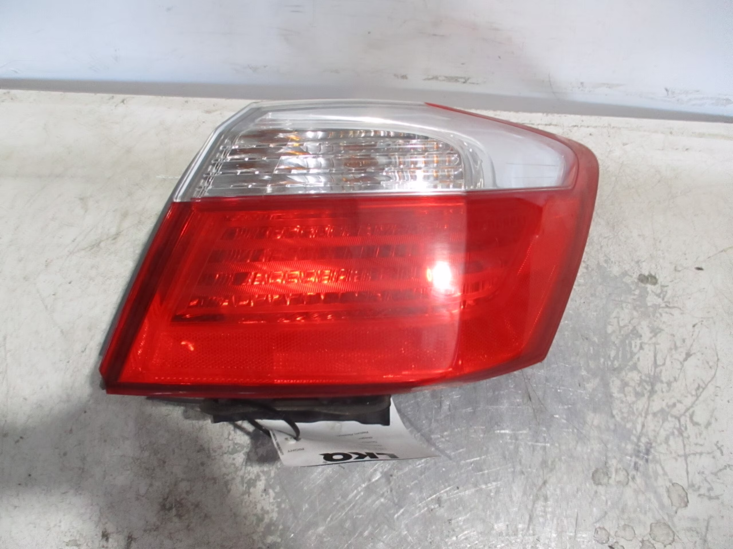 Pre-Owned 2013-2015 Honda Accord Passenger RH Tail Light Lamp OEM (Good)