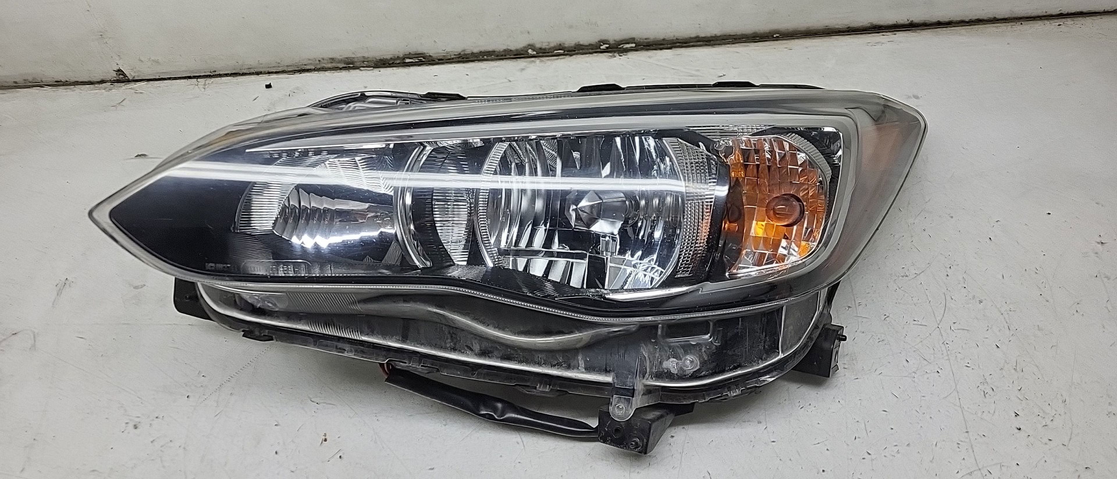 Pre-Owned 19 2019 Subaru XV Crosstrek Driver LH Head Light Lamp OEM (Good)