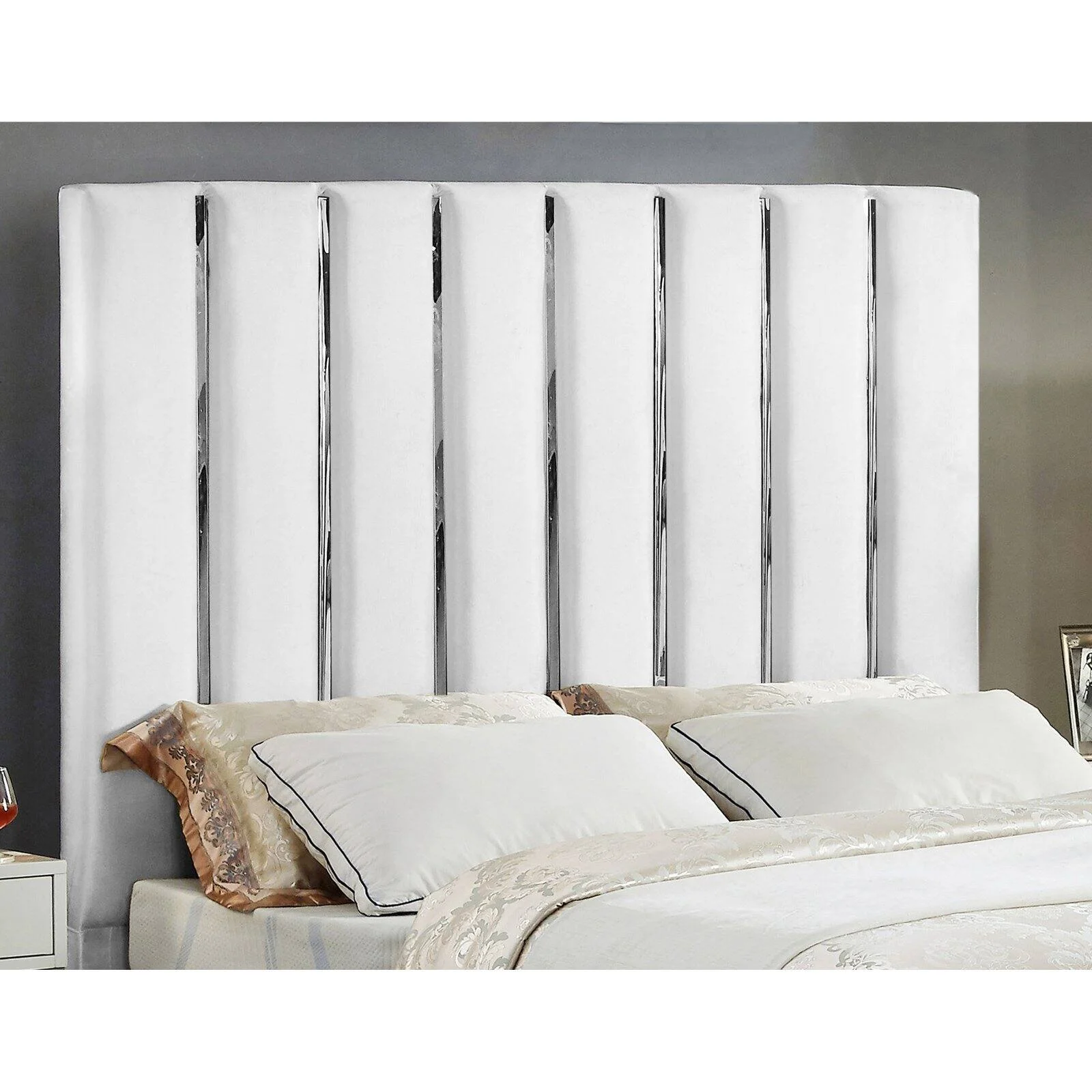 Meridian Furniture Enzo Solid Wood and Velvet Queen Bed in Black