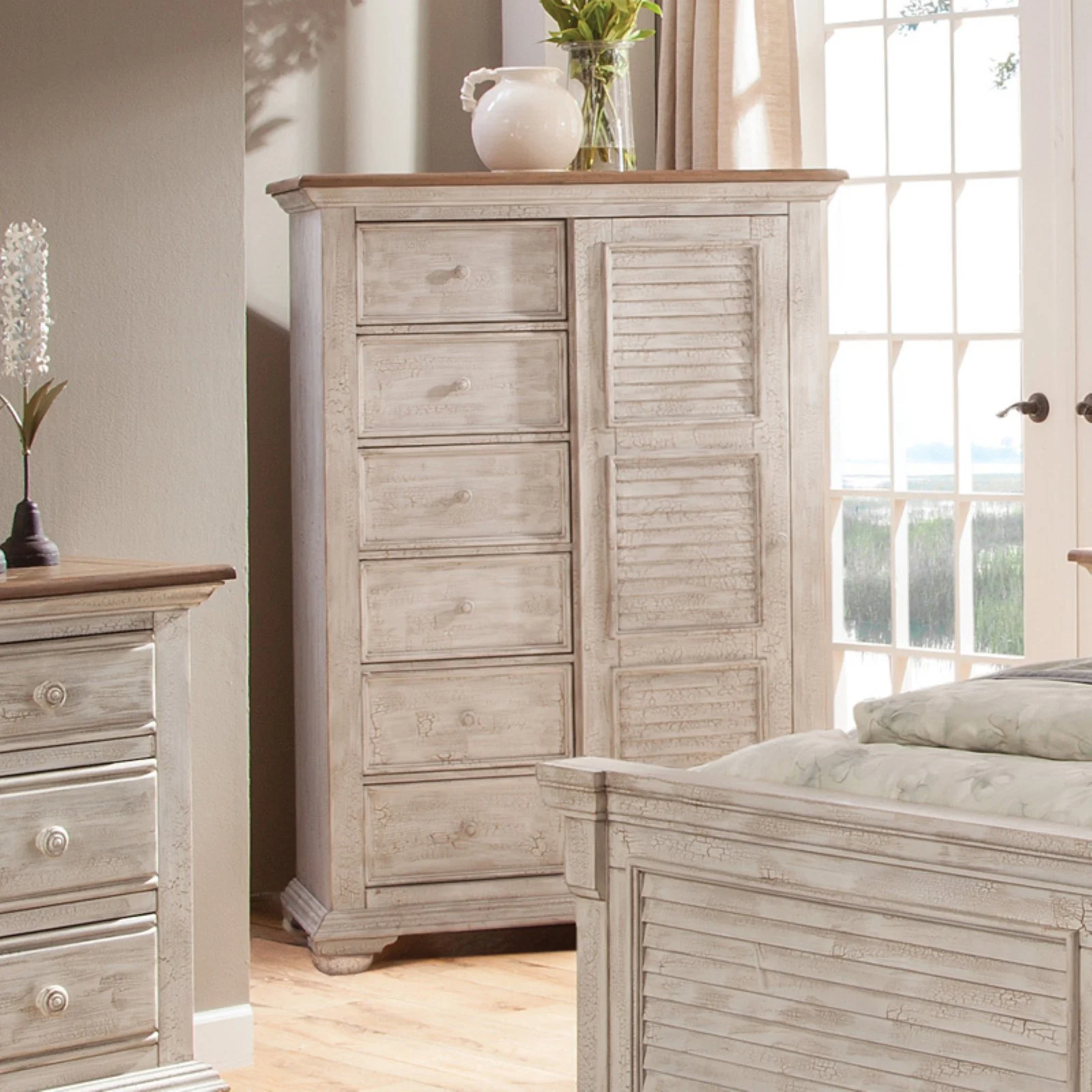 American Woodcrafters Cottage Traditions 8 Drawer Gentlemans Chest