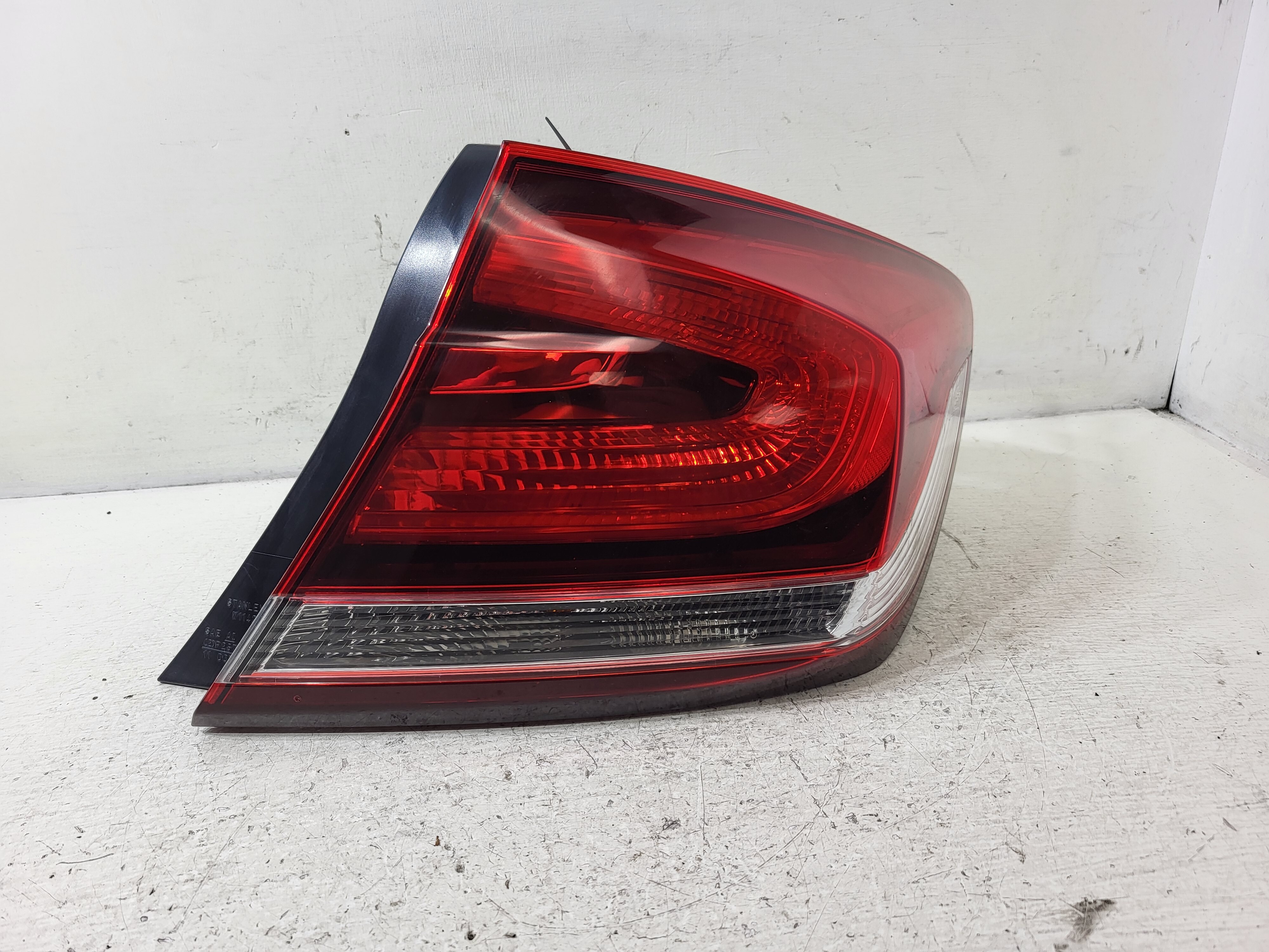 Pre-Owned 2013-2015 Honda Civic Passenger RH Quarter Mount Tail Light Lamp OEM LKQ (Good)