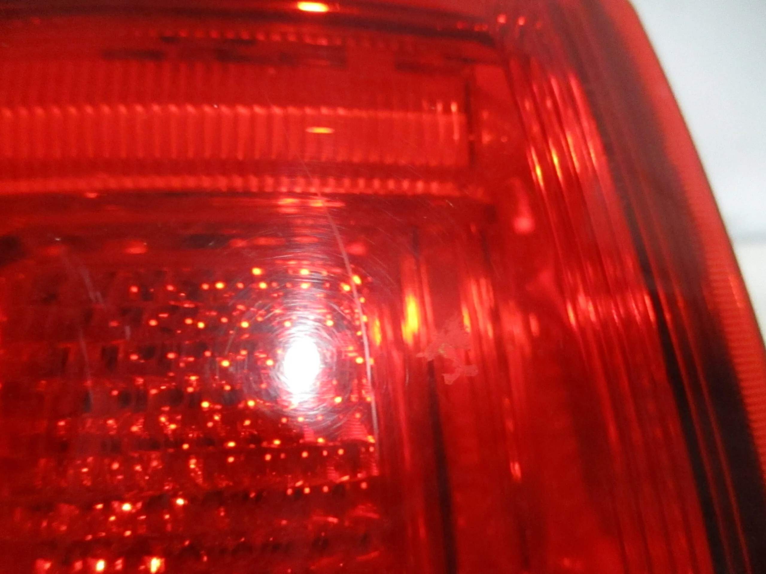 Pre-Owned 2015-2020 Jeep Grand Cherokee Driver LH Tail Light Lamp OEM (Good)