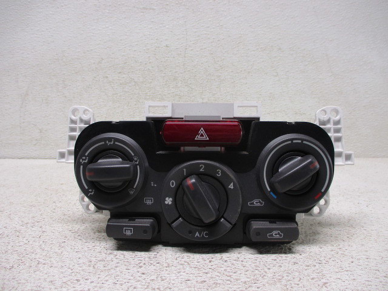 Pre-Owned 2009-2013 Subaru Forester Heat A/C Temperature Control Unit OEM LKQ (Good)