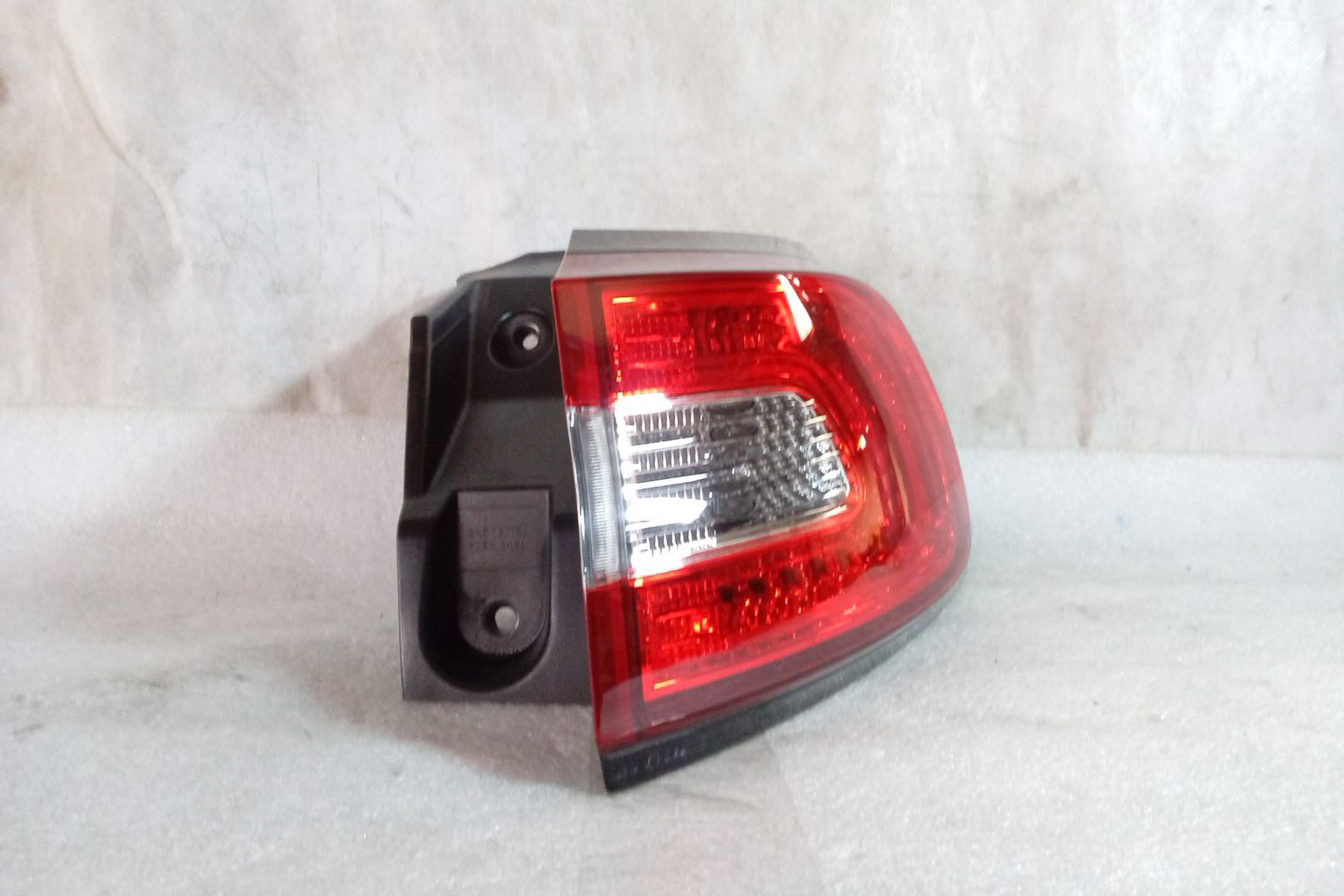 Pre-Owned 2017 Jeep Cherokee Passenger Side Quarter Mounted LED Tail Lamp OEM LKQ (Good)