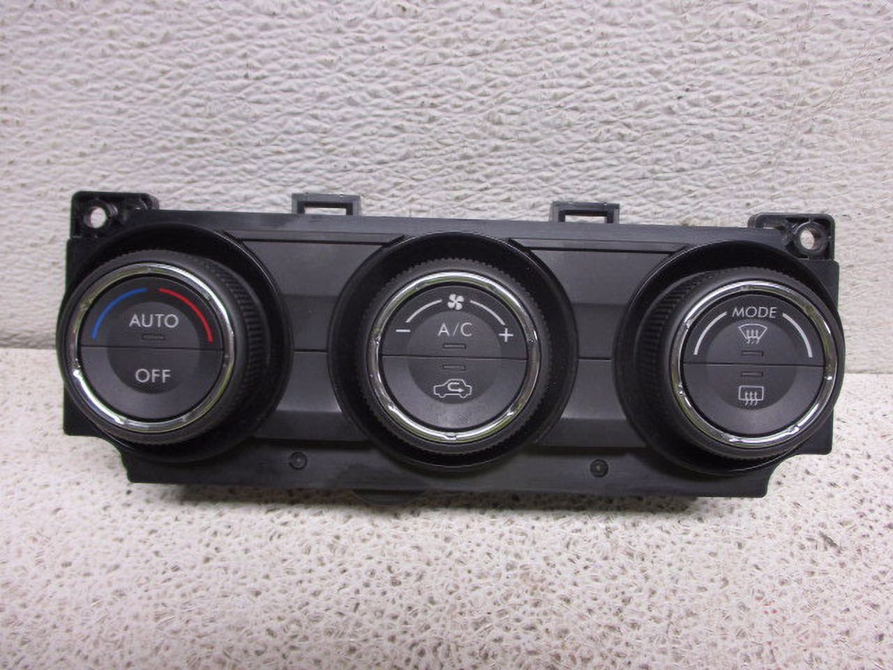 Pre-Owned 2014-2015 Subaru Forester Heat A/C Temperature Control Unit OEM LKQ (Good)