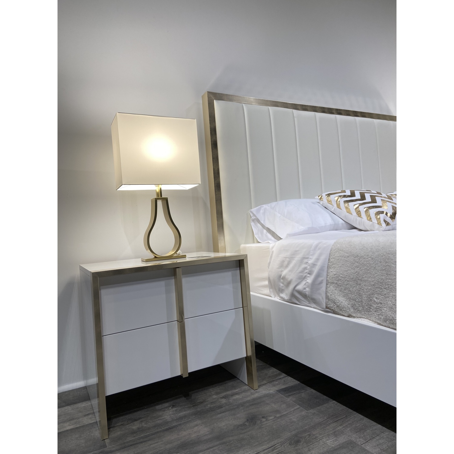 J&M Furniture Fiocco Premium Queen Bed