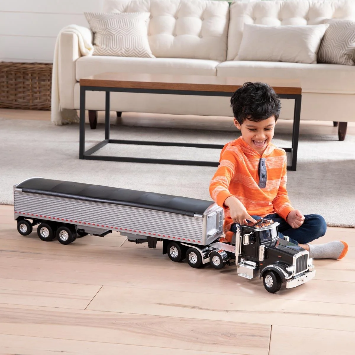 ERTL 1/16 Big Roads Black Peterbilt Model 367 with Grain Trailer and Lights & Sounds 47367