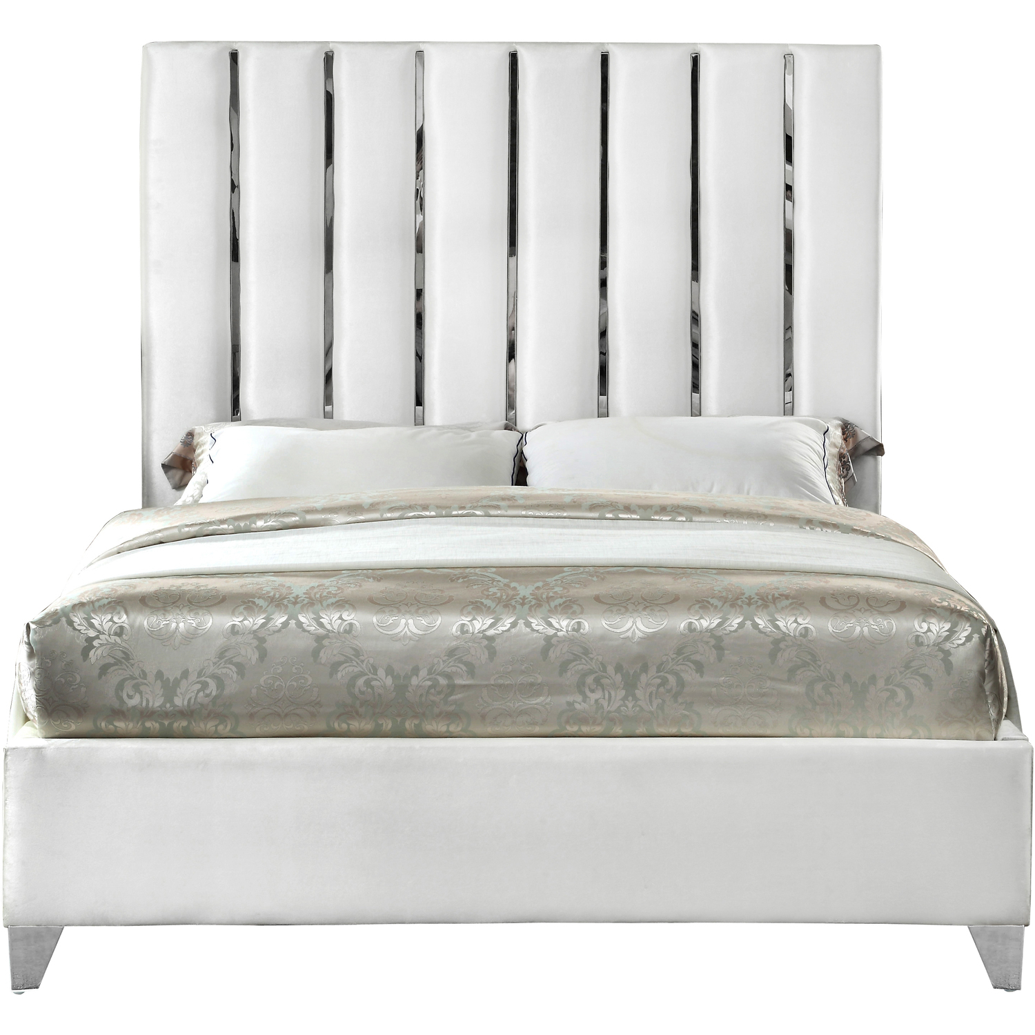Homestock Victorian Elegance White Velvet Queen Bed