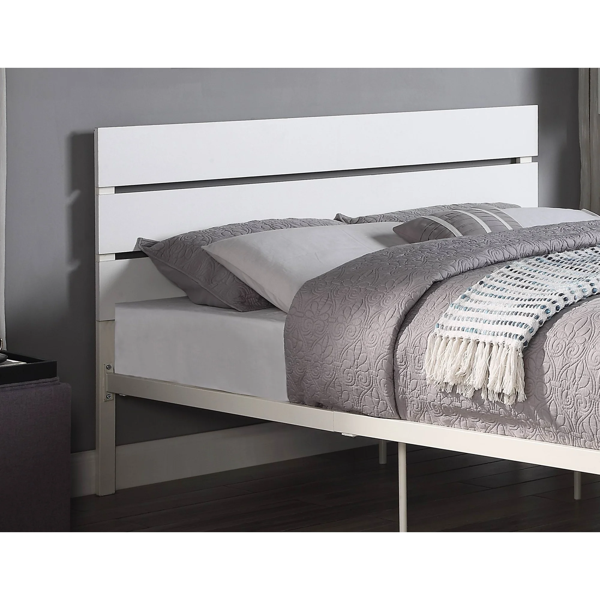 Dawn Whisper White Metal Frame Full Size Bed 1pc Casual Style Bedroom Furniture