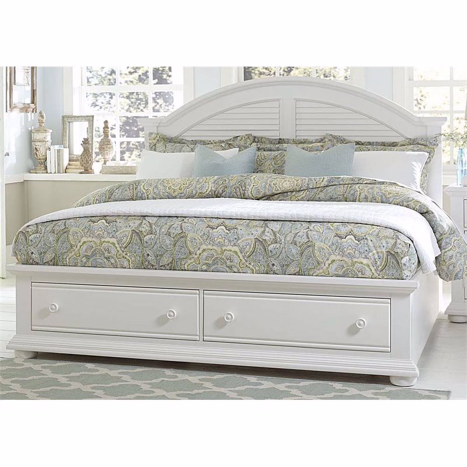 Liberty Furniture Summer House I King Storage Bed in Oyster White