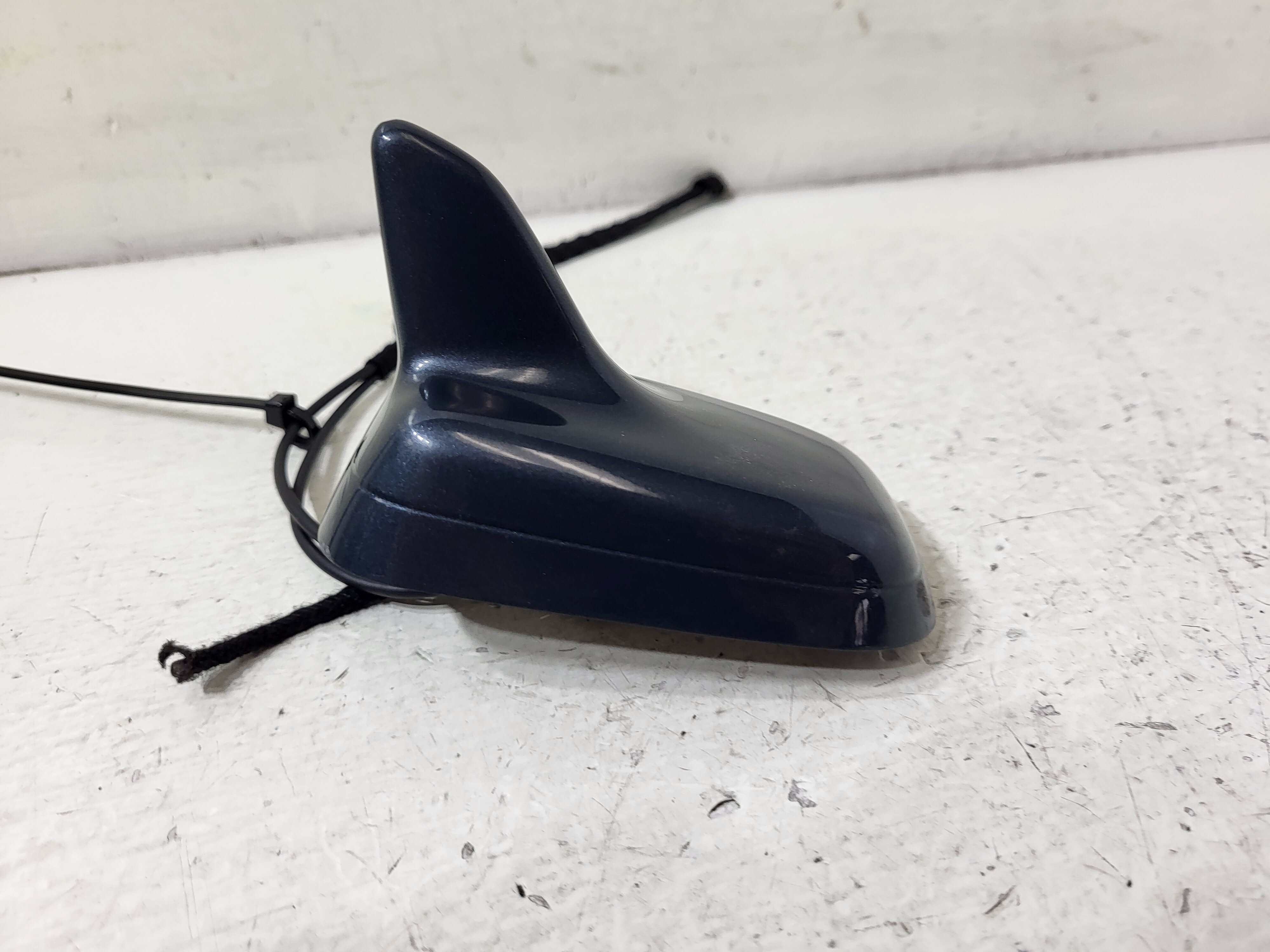 Pre-Owned 2009 Audi A4 Roof Mount Radio Antenna OEM LKQ - Verify Specific Vehicle Fitment In Description - (Good)