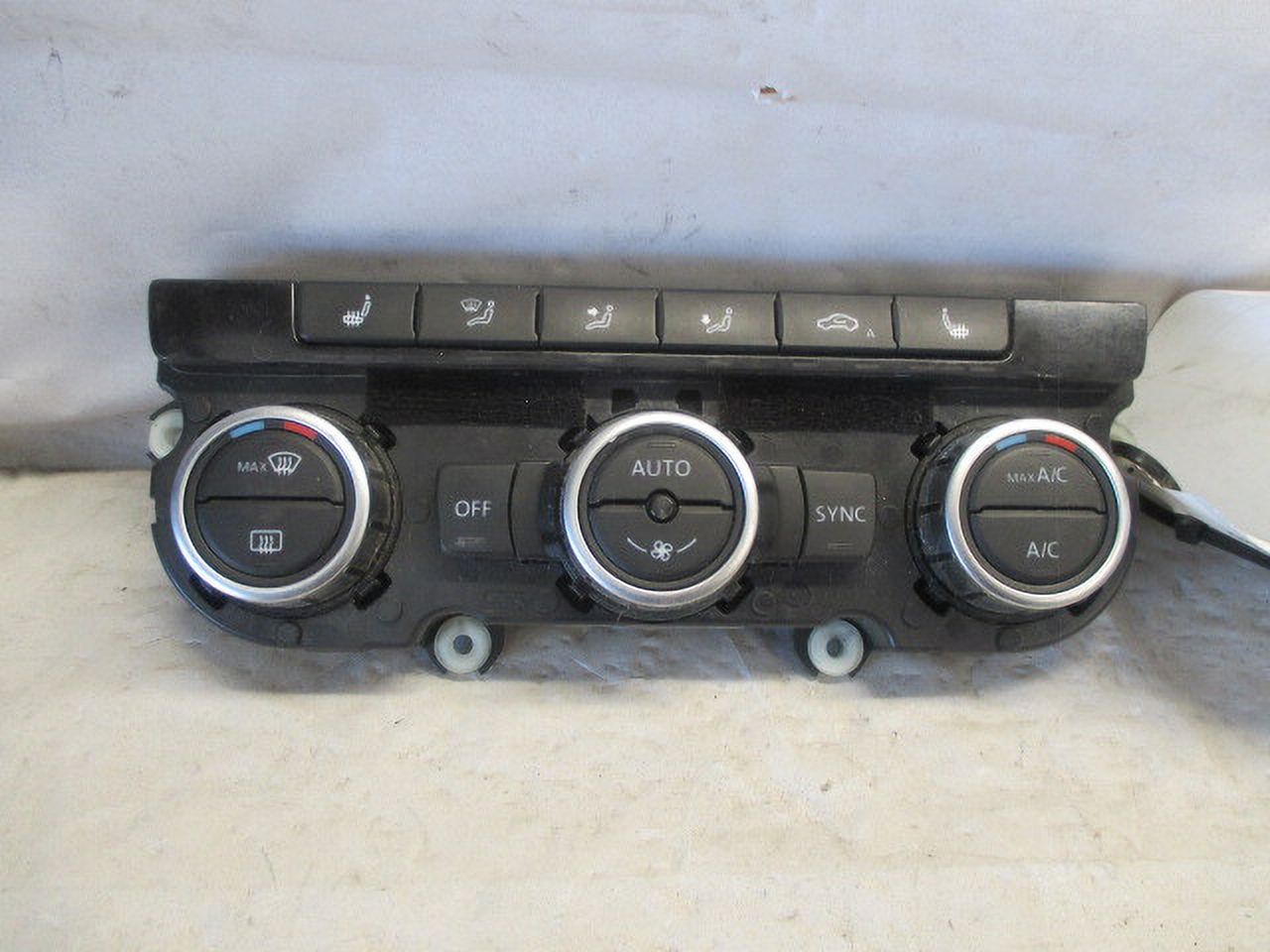 Pre-Owned 2012 2013 2014 Volkswagen EOS AC Heater Temperature Control Unit OEM (Good)