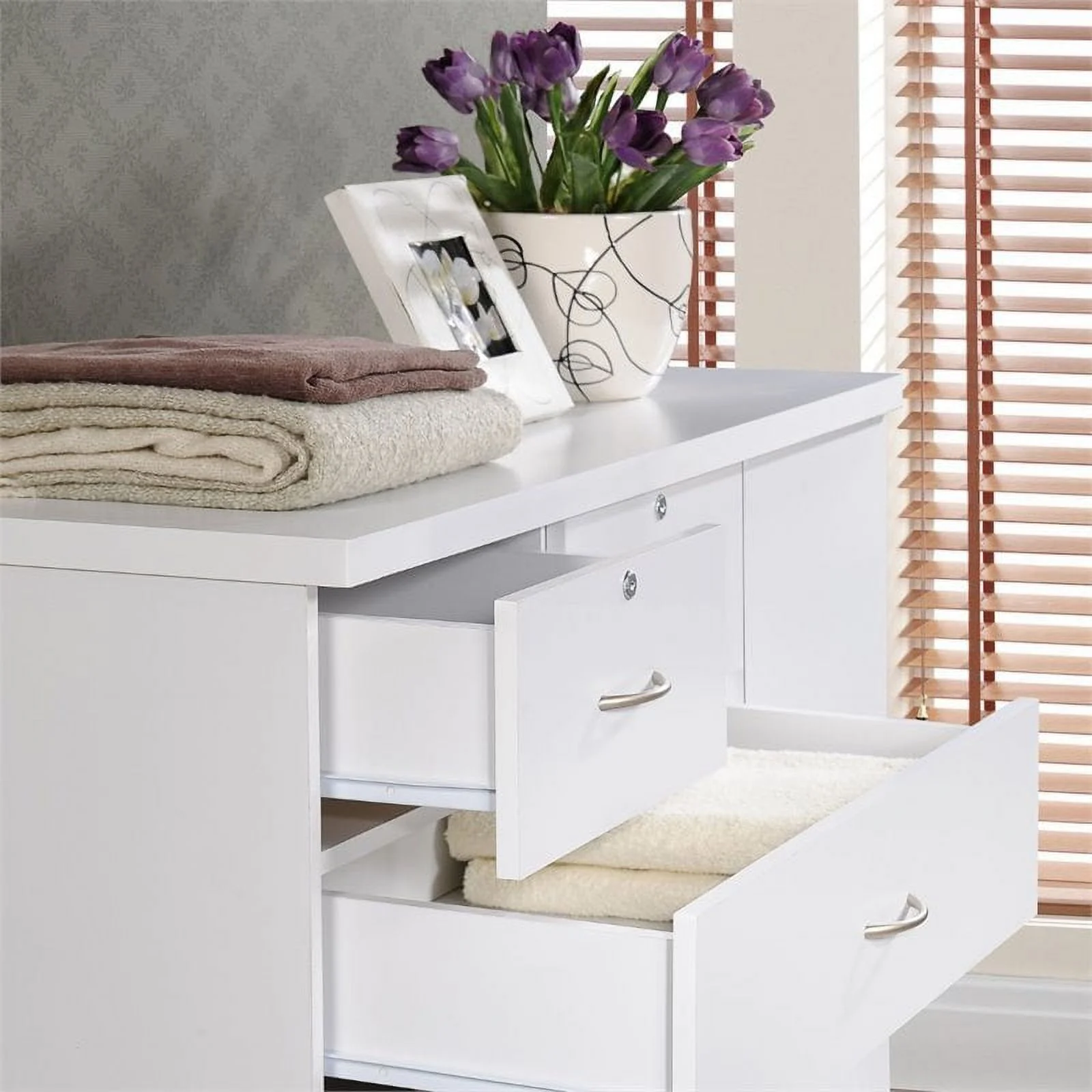 Home Square Hodedah 2 Piece 7 Drawer Wood Chest Set with Locks in White