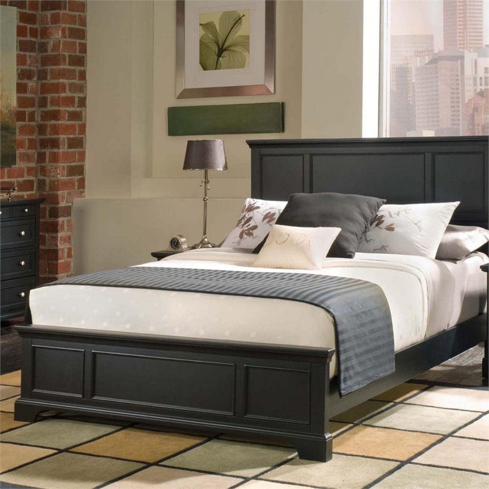Pemberly Row Traditional styled Wood Queen Bed in Black Finish