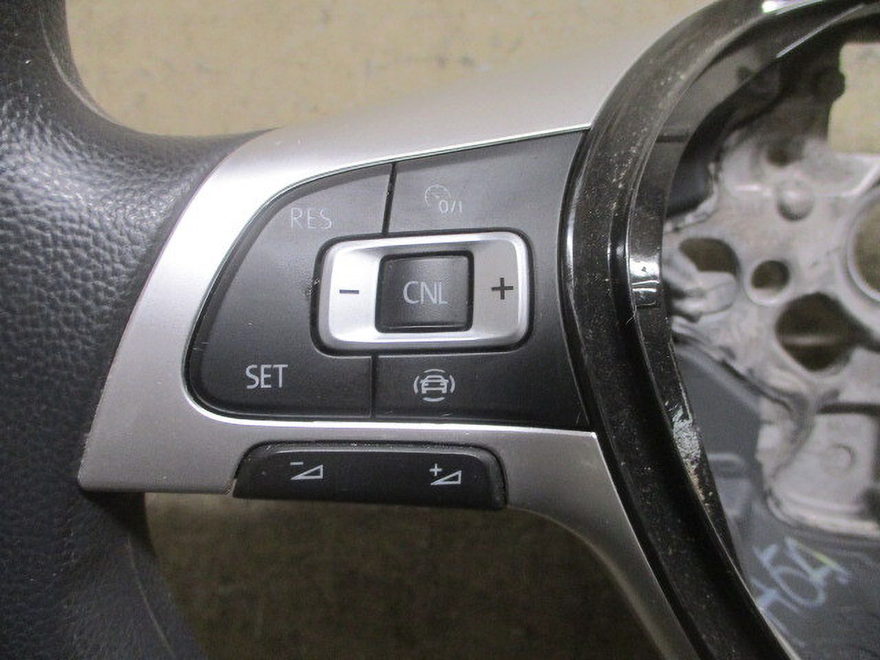 Pre-Owned 2019 Volkswagen Jetta Steering Wheel w/Cruise Control OEM LKQ (Good)