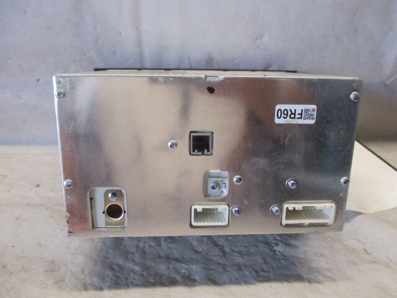 Pre-Owned 2014 2015 Subaru Forester AM FM Radio Receiver w/Display OEM (Good)