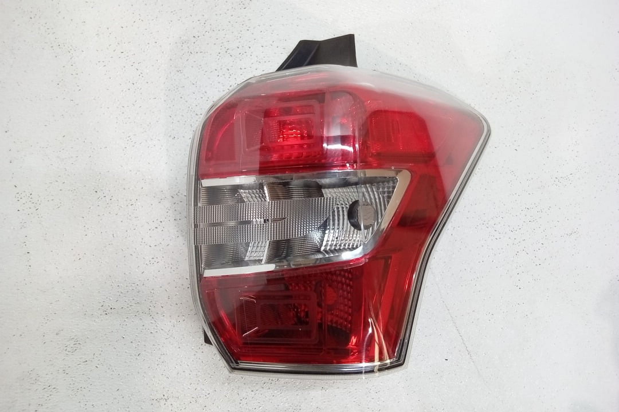 Pre-Owned 2014 Subaru Forester Passenger Side Tail Light Assembly RH OEM (Good)