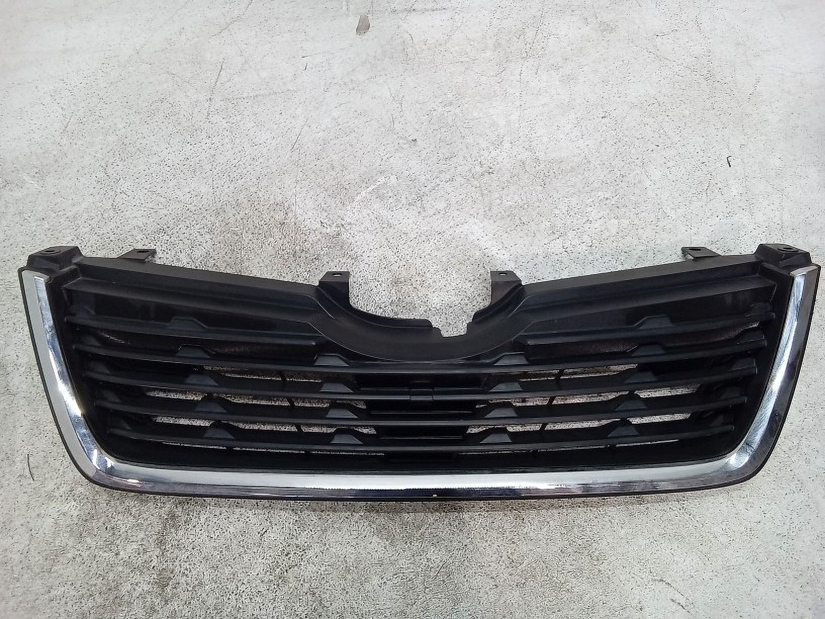 Pre-Owned 2019 Subaru Forester Lower Grille Chrome Surround Bumper Mounted OEM (Good)