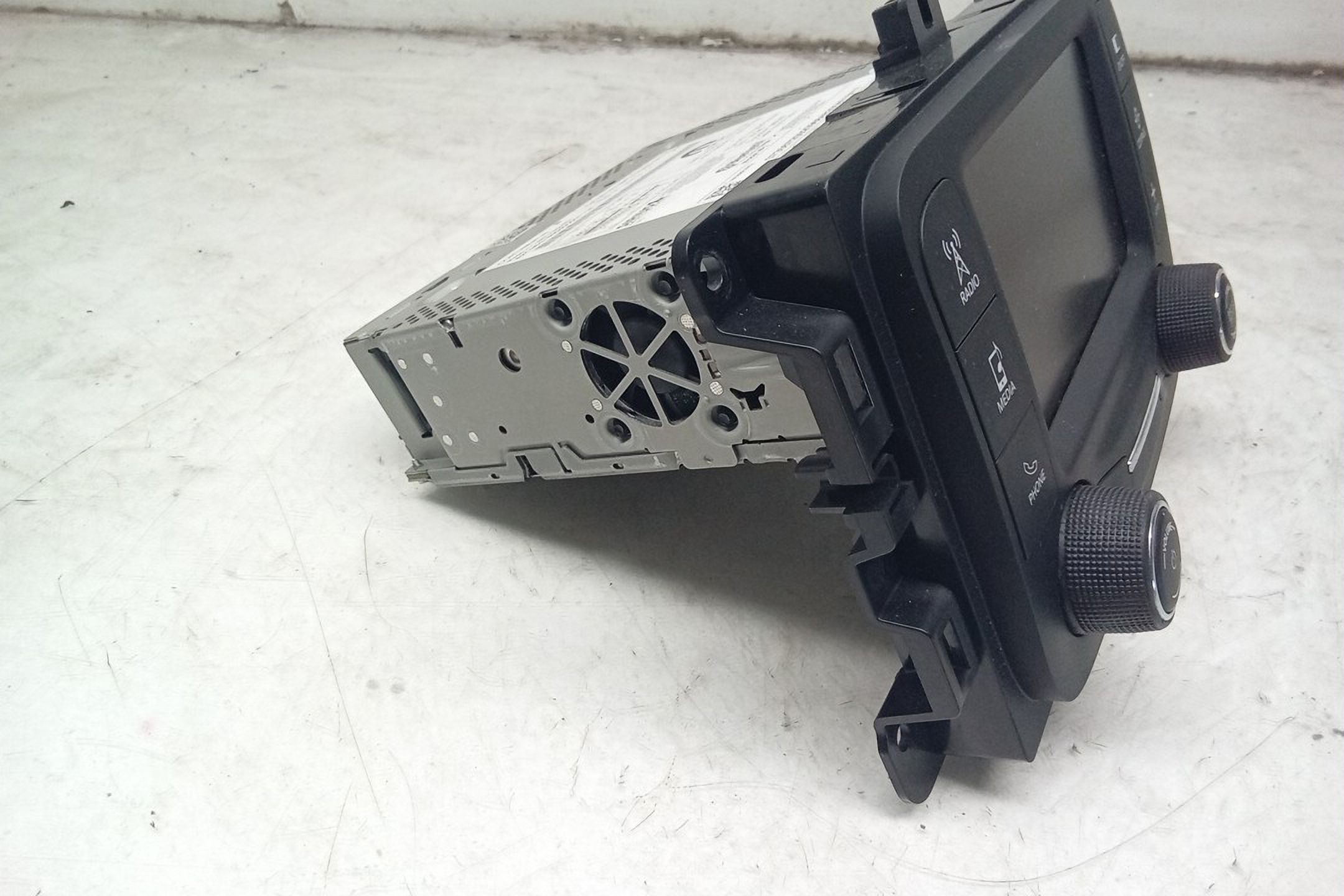 Pre-Owned 17 2017 Jeep Renegade Radio Receiver with 5.0 Display OEM (Good)