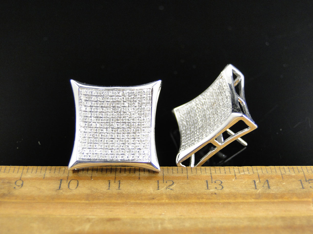 White Diamond 20MM XL Kite Earring set in 10k White Gold (1.85 Ct)