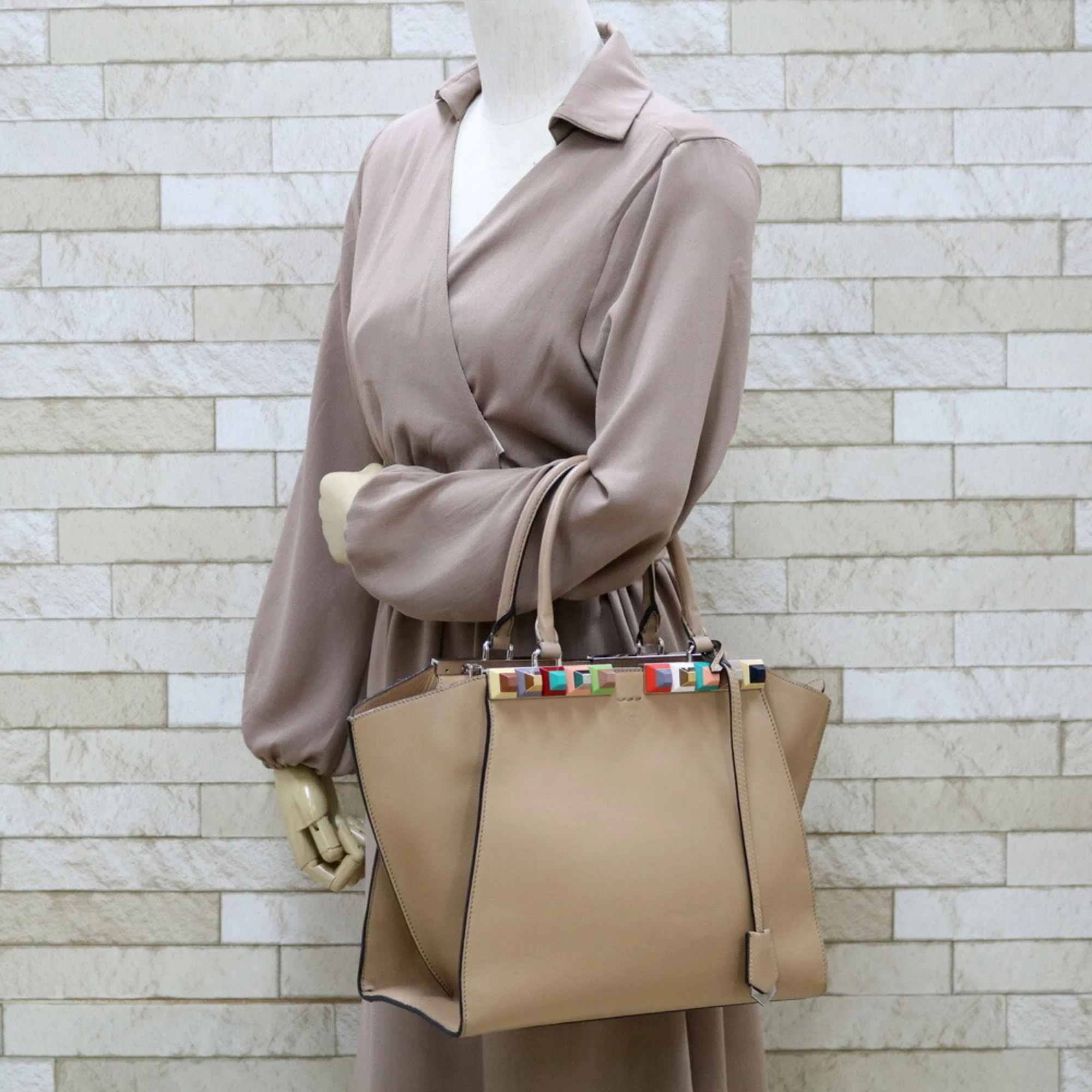 Pre-Owned FENDI Shoulder Bag Trois Heors Beige Women's Leather (Good)