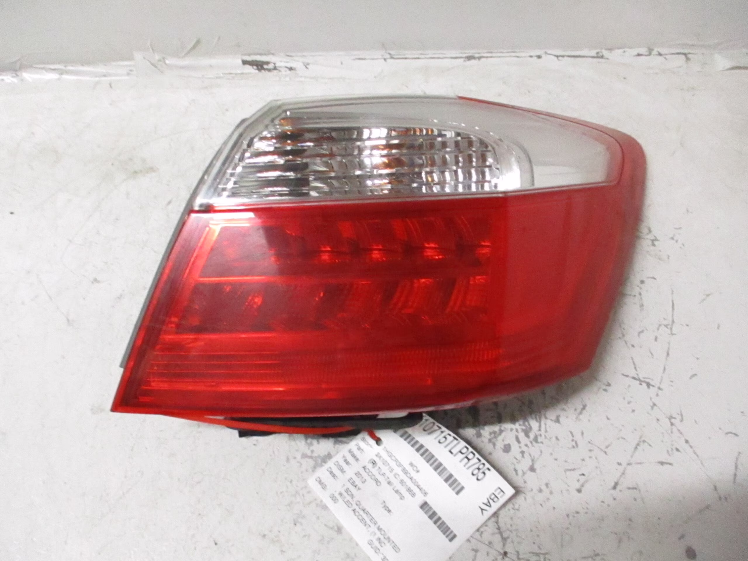 Pre-Owned 2013-2015 Honda Accord Passenger RH Tail Light Lamp OEM (Good)
