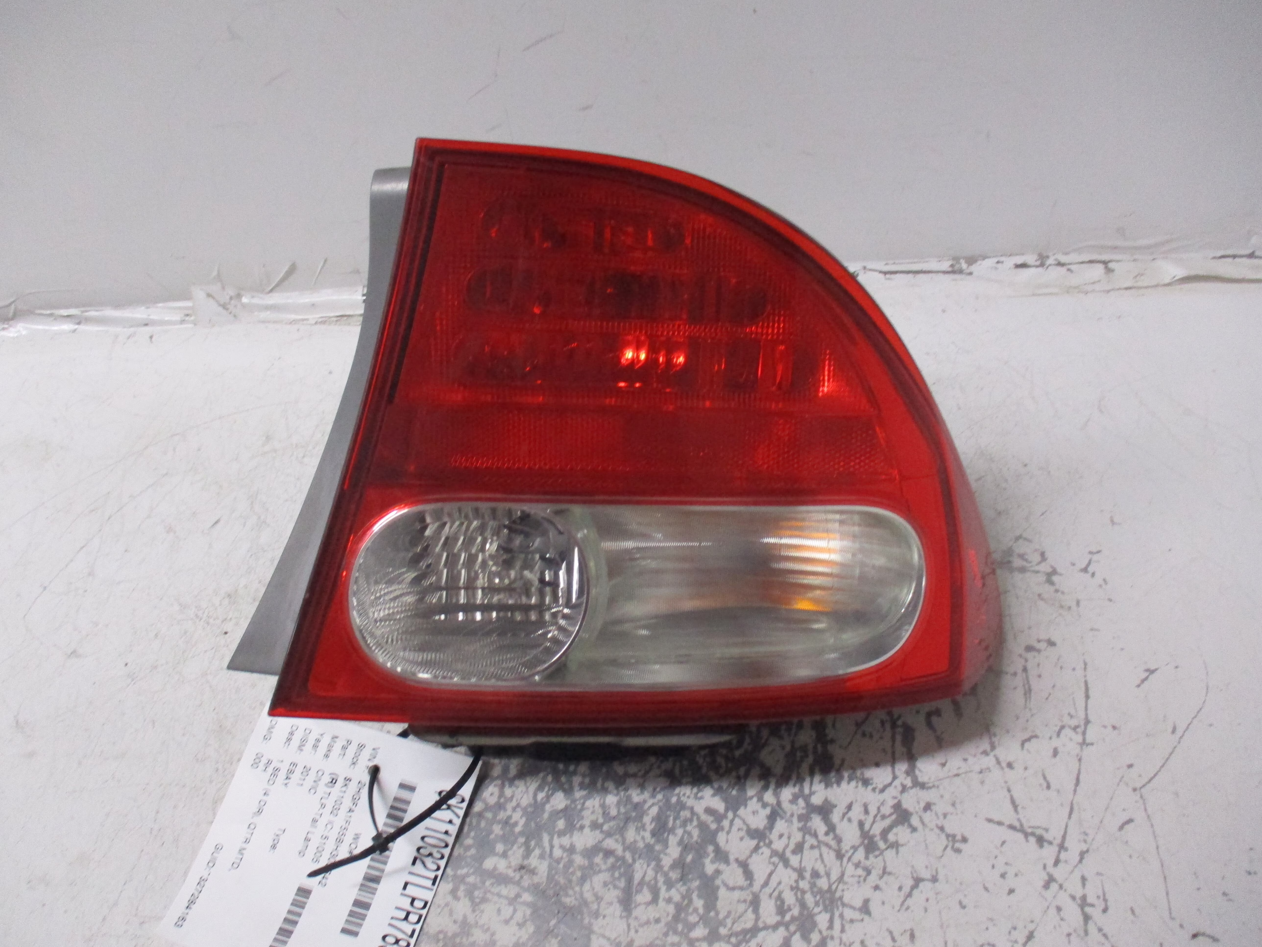 Pre-Owned 2009-2011 Honda Civic Passenger RH Tail Light Lamp OEM (Good)