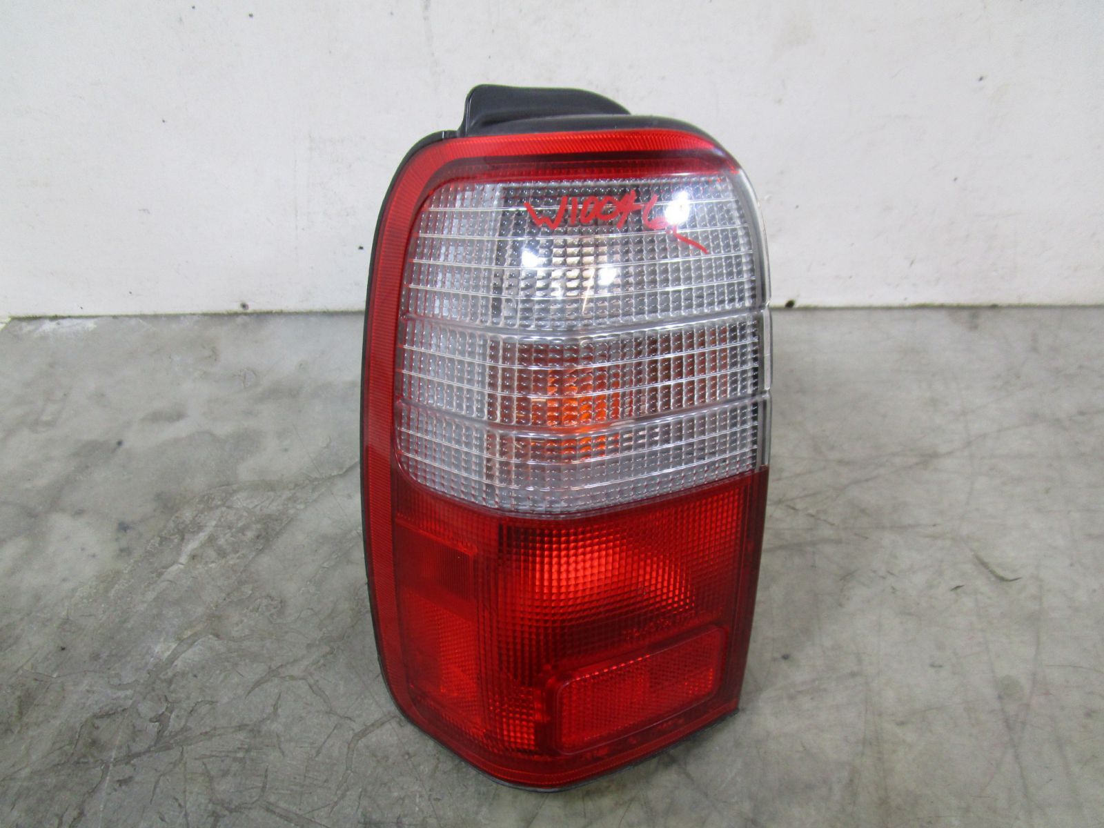 Pre-Owned 96 97 98 99 00 1996-2000 Toyota 4Runner LH Driver Tail Light Lamp OEM (Good)
