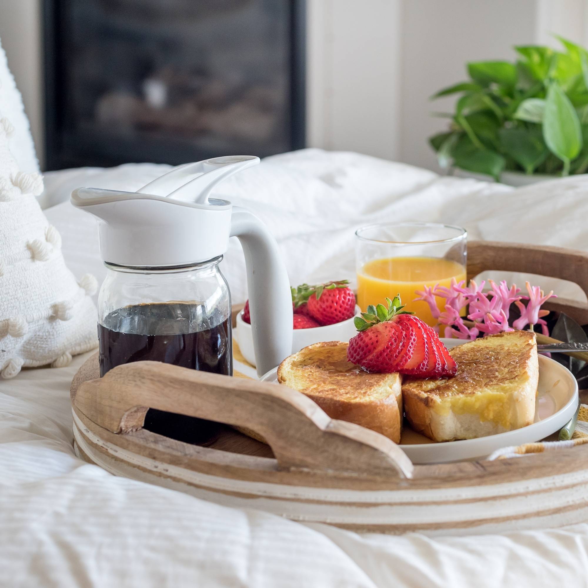 Ergo Spout Mason Jar Ergonomic Pour Spout Attachment (REGULAR MOUTH, Classic White)