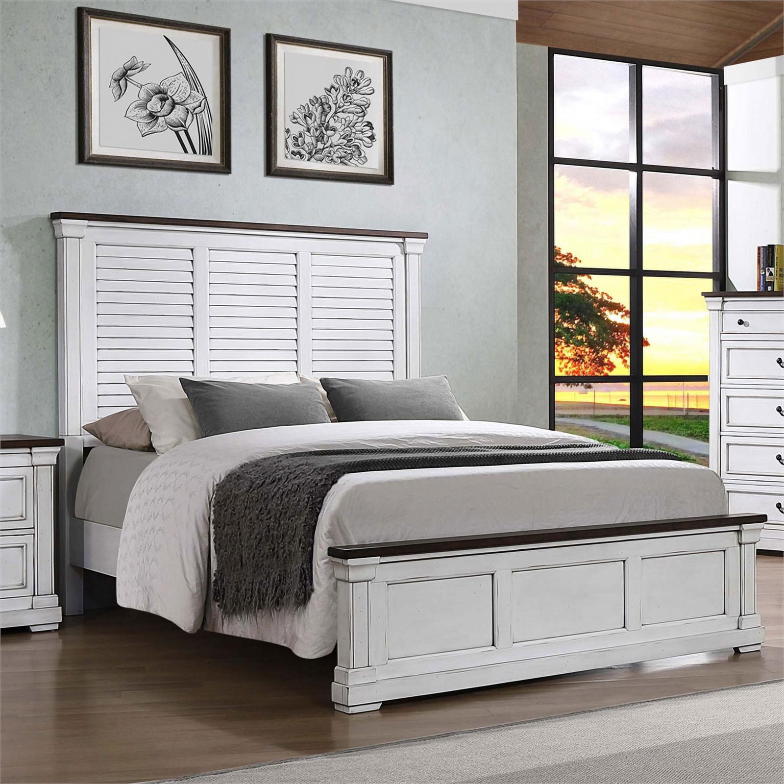 Bowery Hill Wood Farmhouse Queen Panel Bed in Dark Rum / White