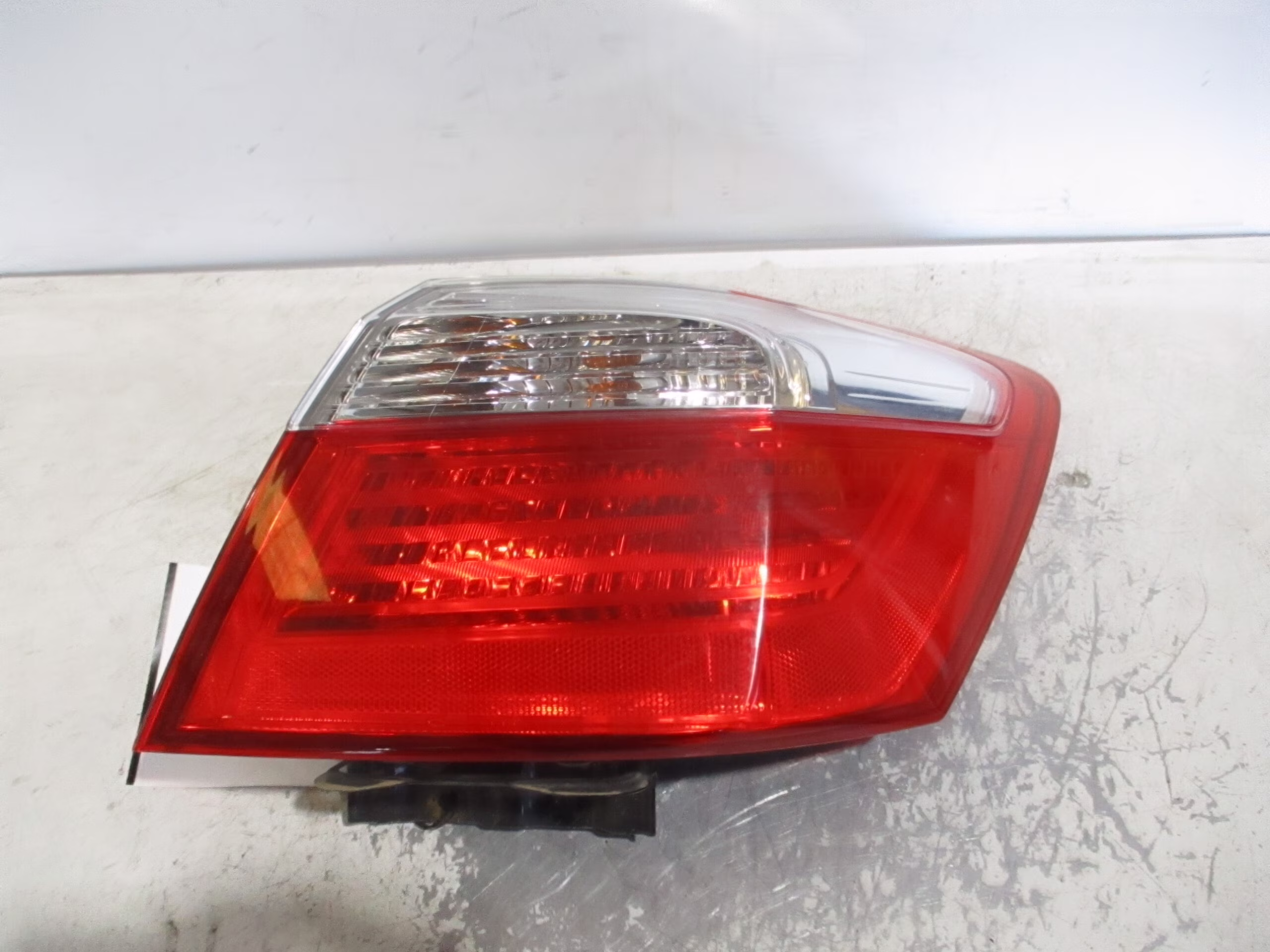 Pre-Owned 2013-2015 Honda Accord Passenger RH Tail Light Lamp OEM (Good)