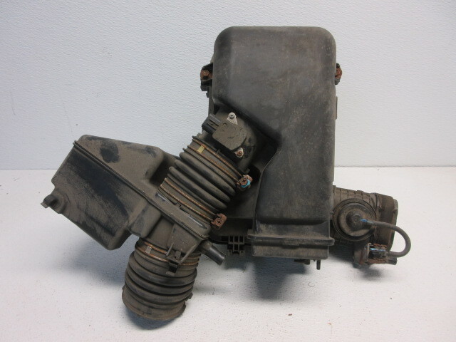 Pre-Owned 2007-2010 Toyota Sienna Air Cleaner Intake Assembly 145K Miles OEM LKQ (Good)