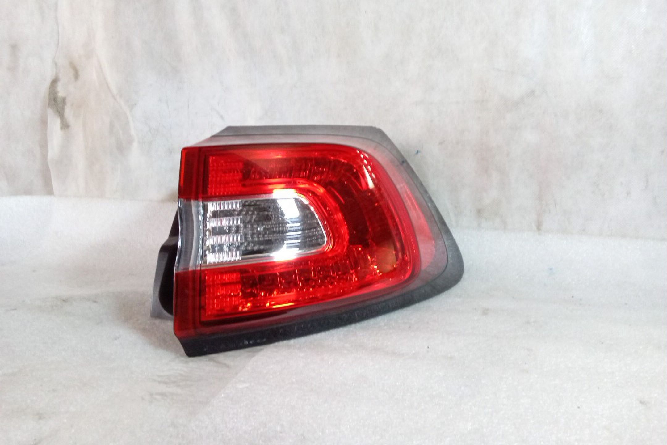 Pre-Owned 2017 Jeep Cherokee Passenger Side Quarter Mounted LED Tail Lamp OEM LKQ (Good)