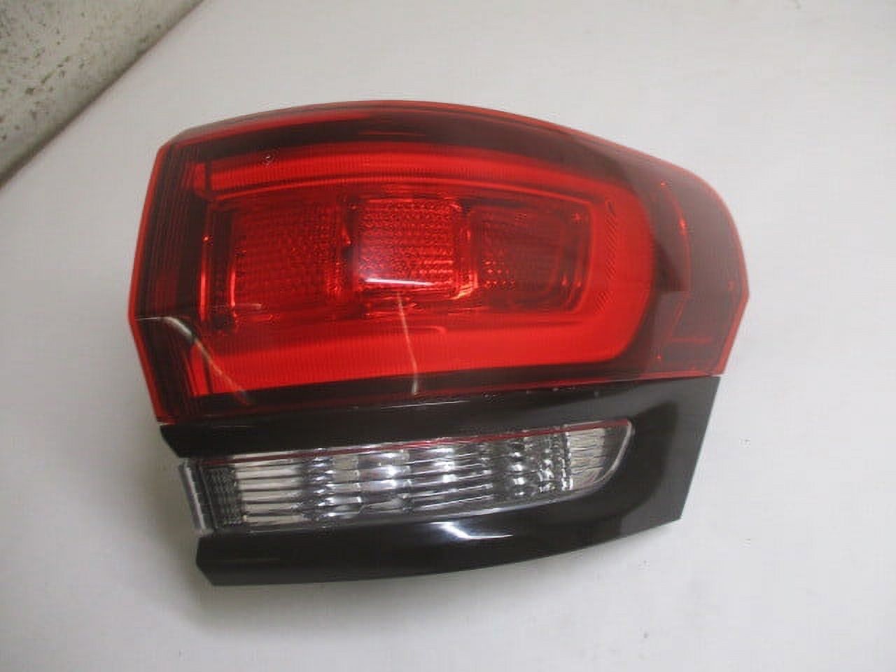 Pre-Owned Jeep Grand Cherokee RH Passenger Outer Tail Brake Light Lamp OEM LKQ (Good)