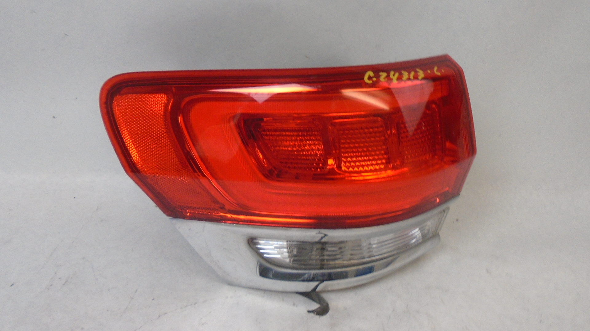 Pre-Owned 2015-2021 Grand Cherokee Left Driver Tail Light Liftgate Mount OEM LKQ (Good)