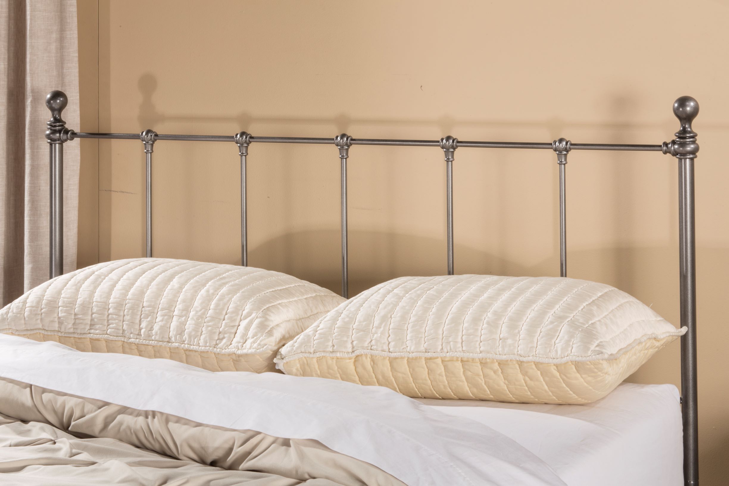 Hillsdale Furniture Molly Queen Metal Bed, Black Steel