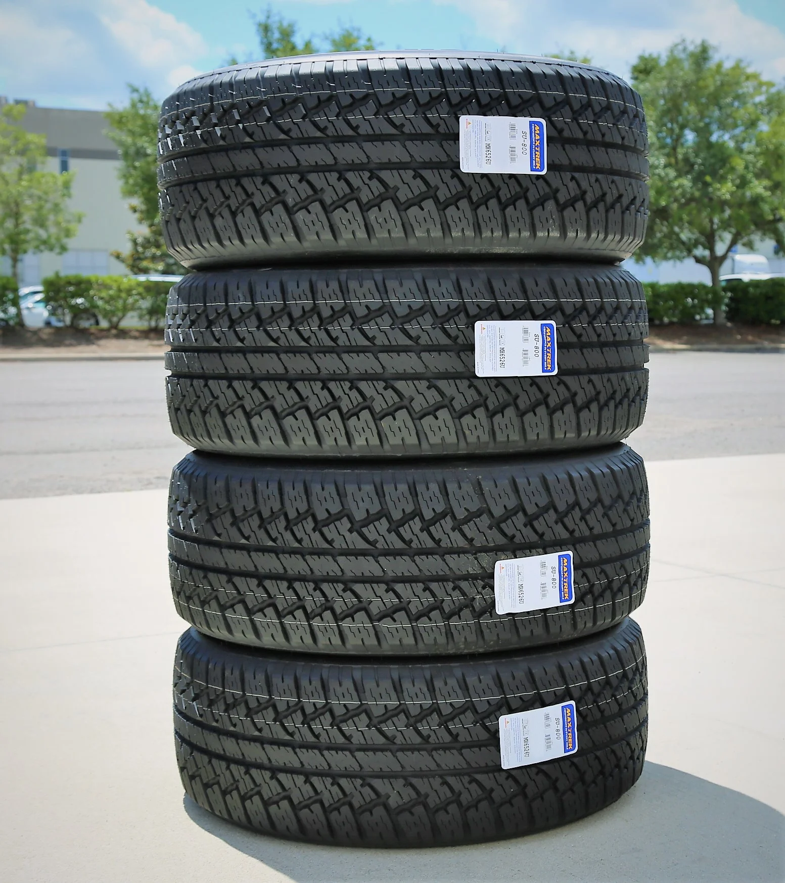 Maxtrek SU-800 A/T 225/70R16 107S AT All Terrain Tire Fits: 2000-01 Jeep Cherokee Classic, 1997-99 Jeep Wrangler Sahara