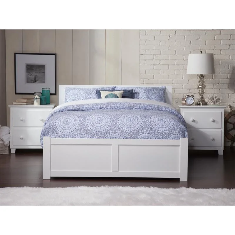 Pemberly Row Modern Wood Queen Bed with Footboard/Trundle in White