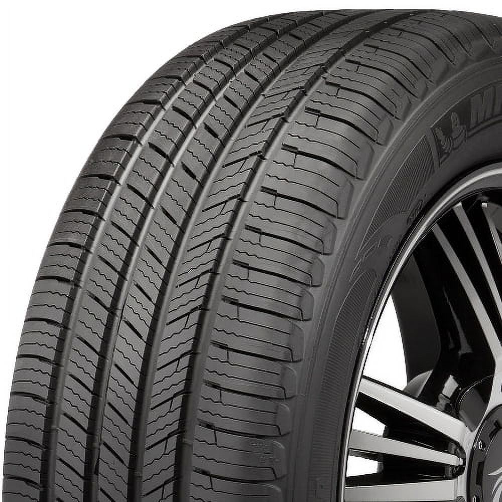 Michelin Defender 195/60R15 88 T Tire Fits: 2007-11 Ford Focus SE, 2005-06 Ford Focus ZX4